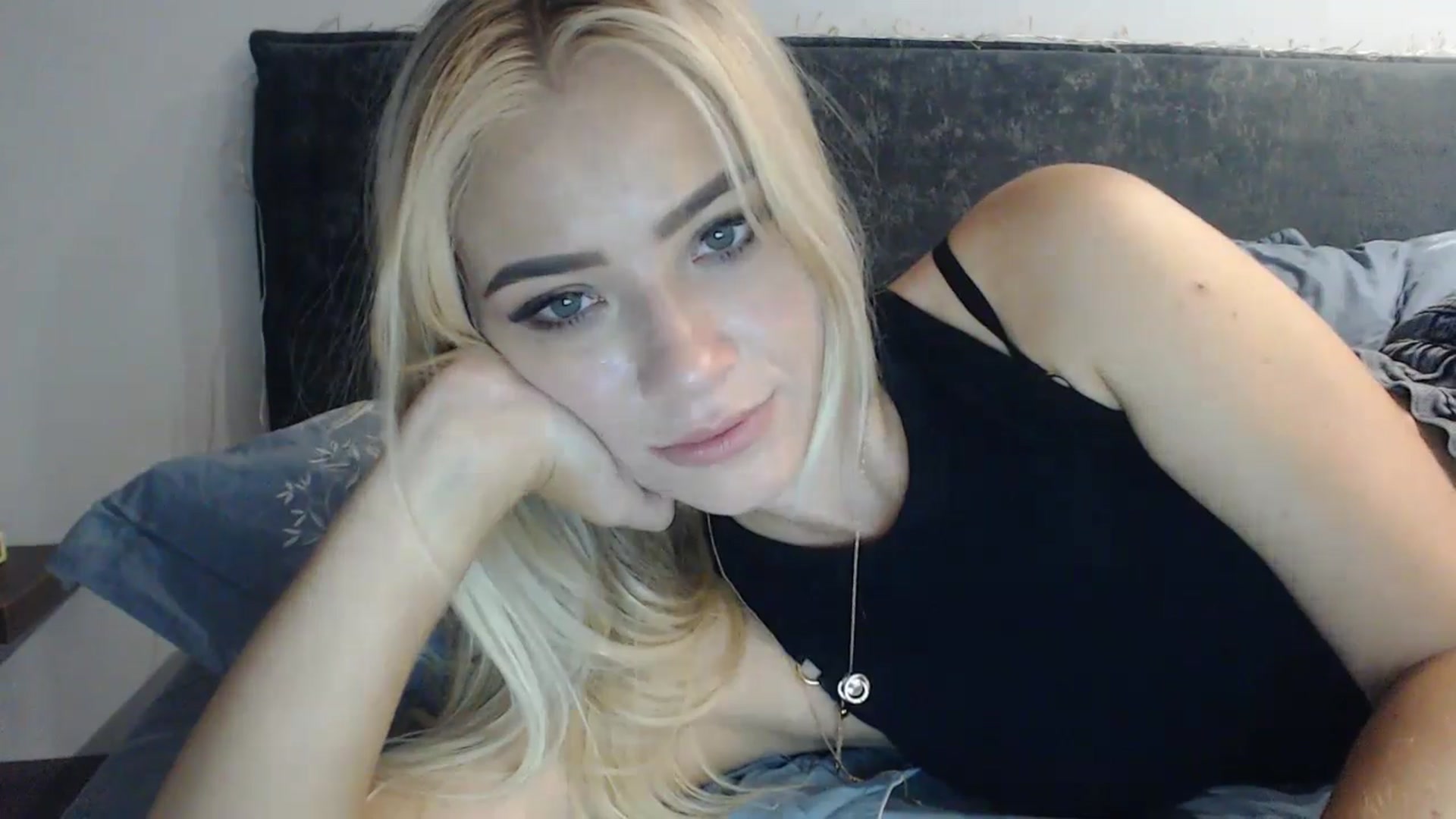 Gallery image thumbnail from fiancee's myfreecams stream on, 07/25/2024, 23:52 image 15 of 20