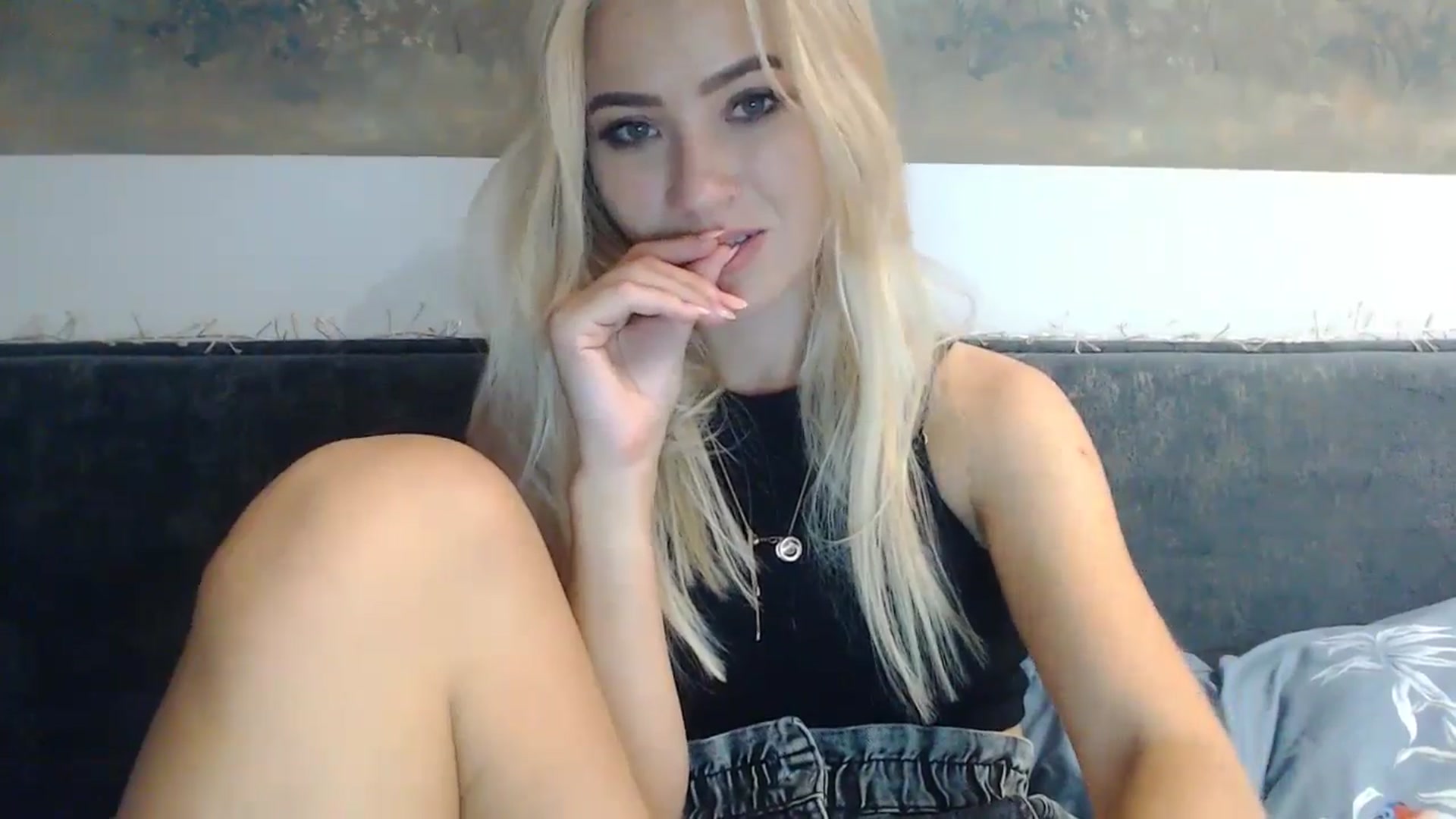 Gallery image thumbnail from fiancee's myfreecams stream on, 07/25/2024, 23:52 image 4 of 20