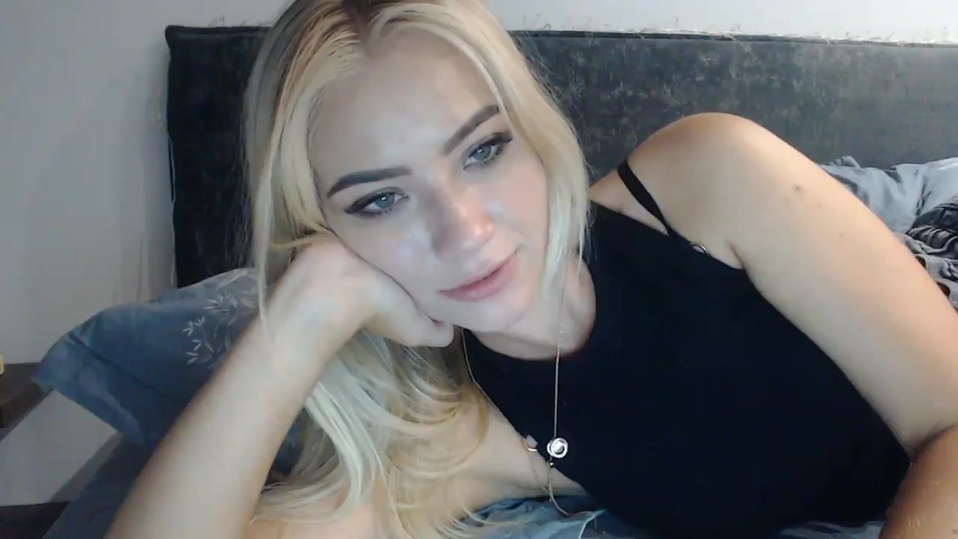 Gallery image thumbnail from fiancee's myfreecams stream on, 07/25/2024, 23:52 image 13 of 20