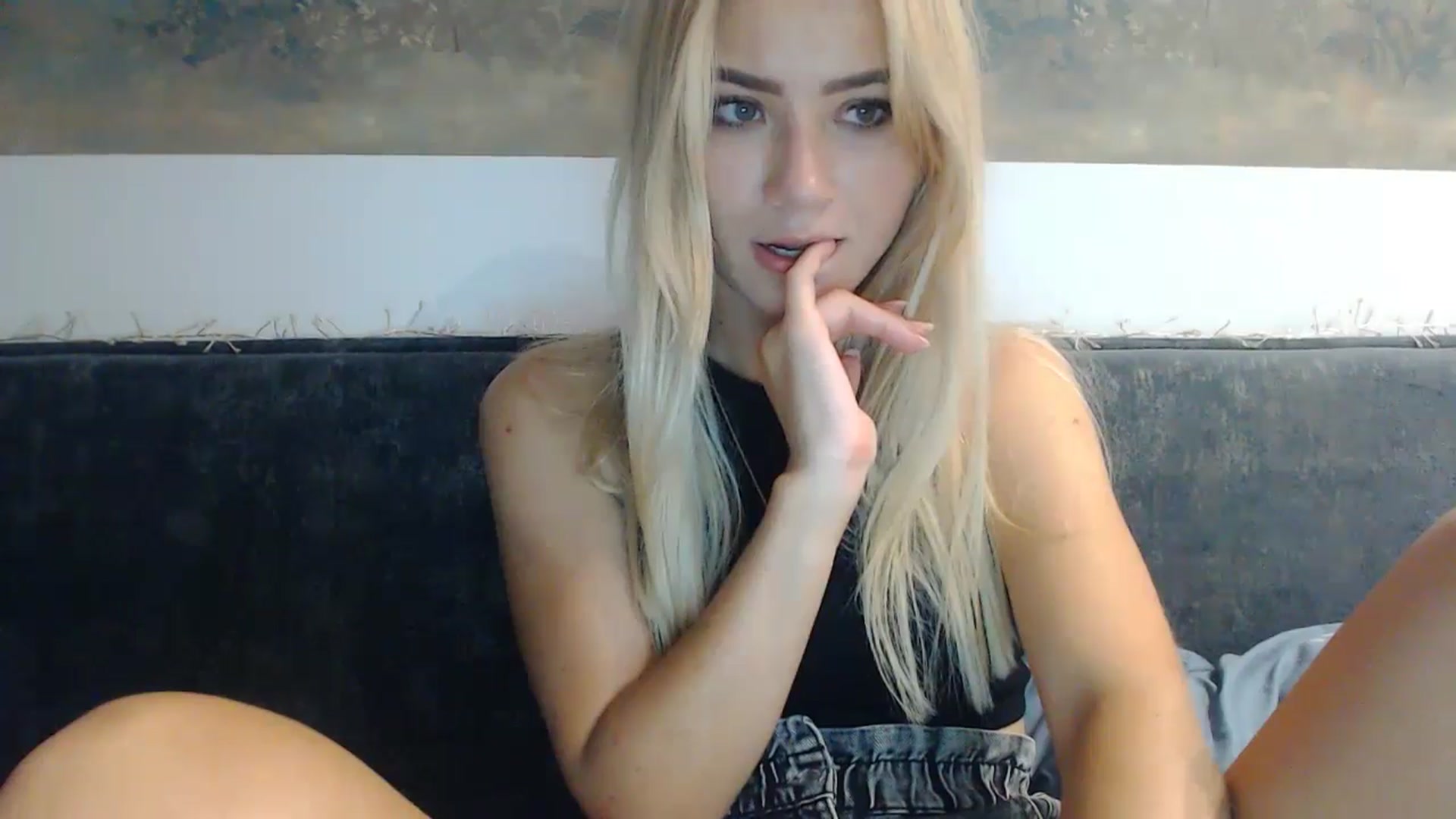Gallery image thumbnail from fiancee's myfreecams stream on, 07/25/2024, 23:52 image 2 of 20