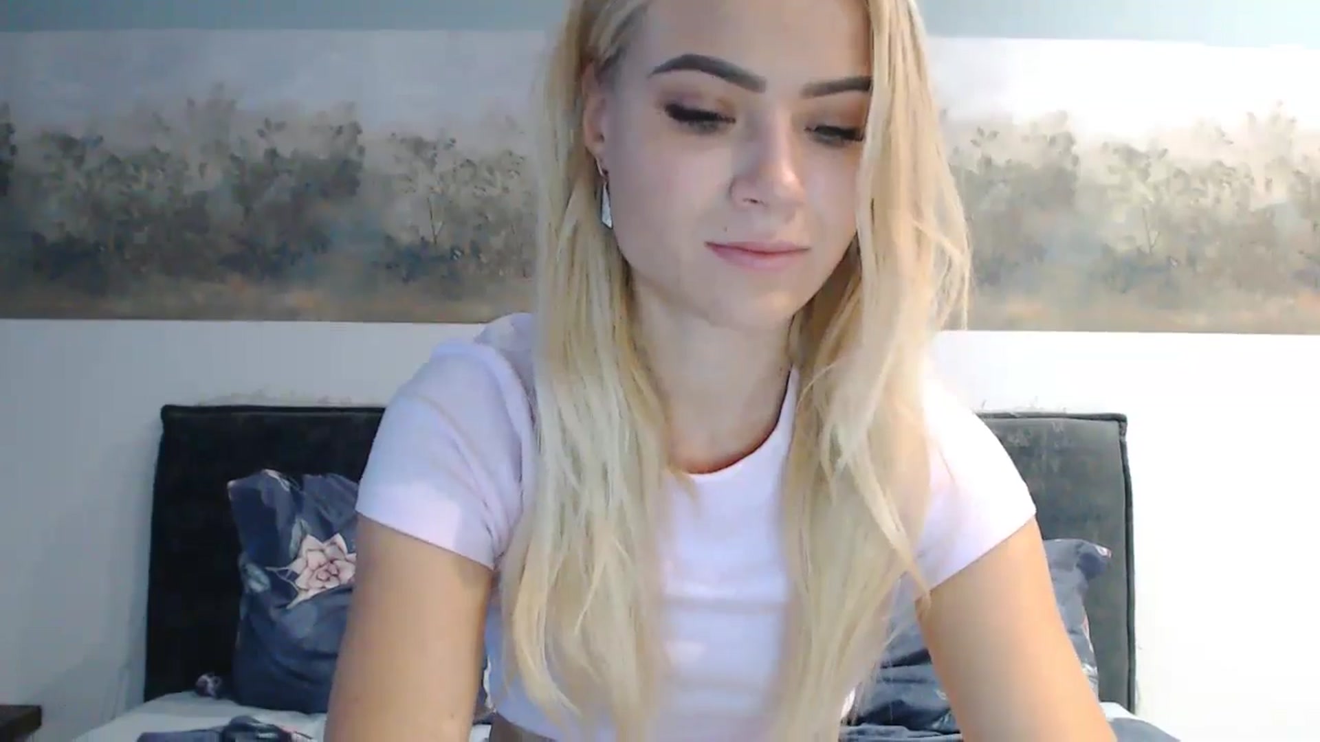 Gallery image thumbnail from fiancee's myfreecams stream on, 09/09/2024, 04:15 image 7 of 20