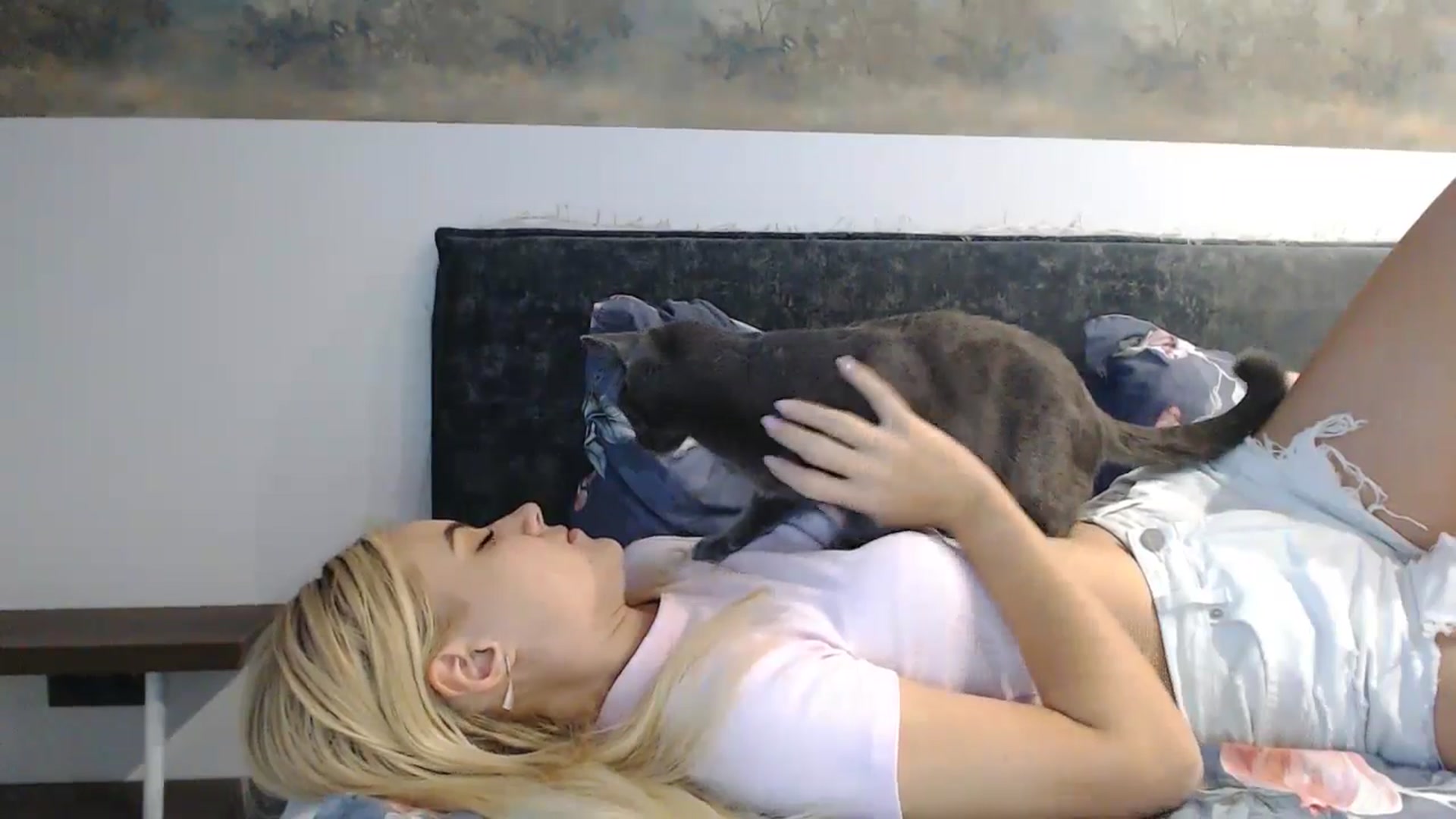 Gallery image thumbnail from fiancee's myfreecams stream on, 09/09/2024, 04:15 image 17 of 20