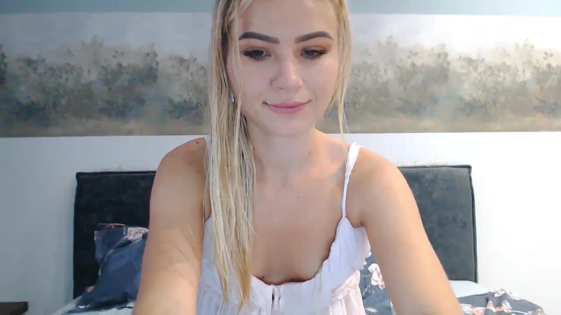Gallery image thumbnail from fiancee's myfreecams stream on, 09/12/2024, 03:52 image 6 of 20
