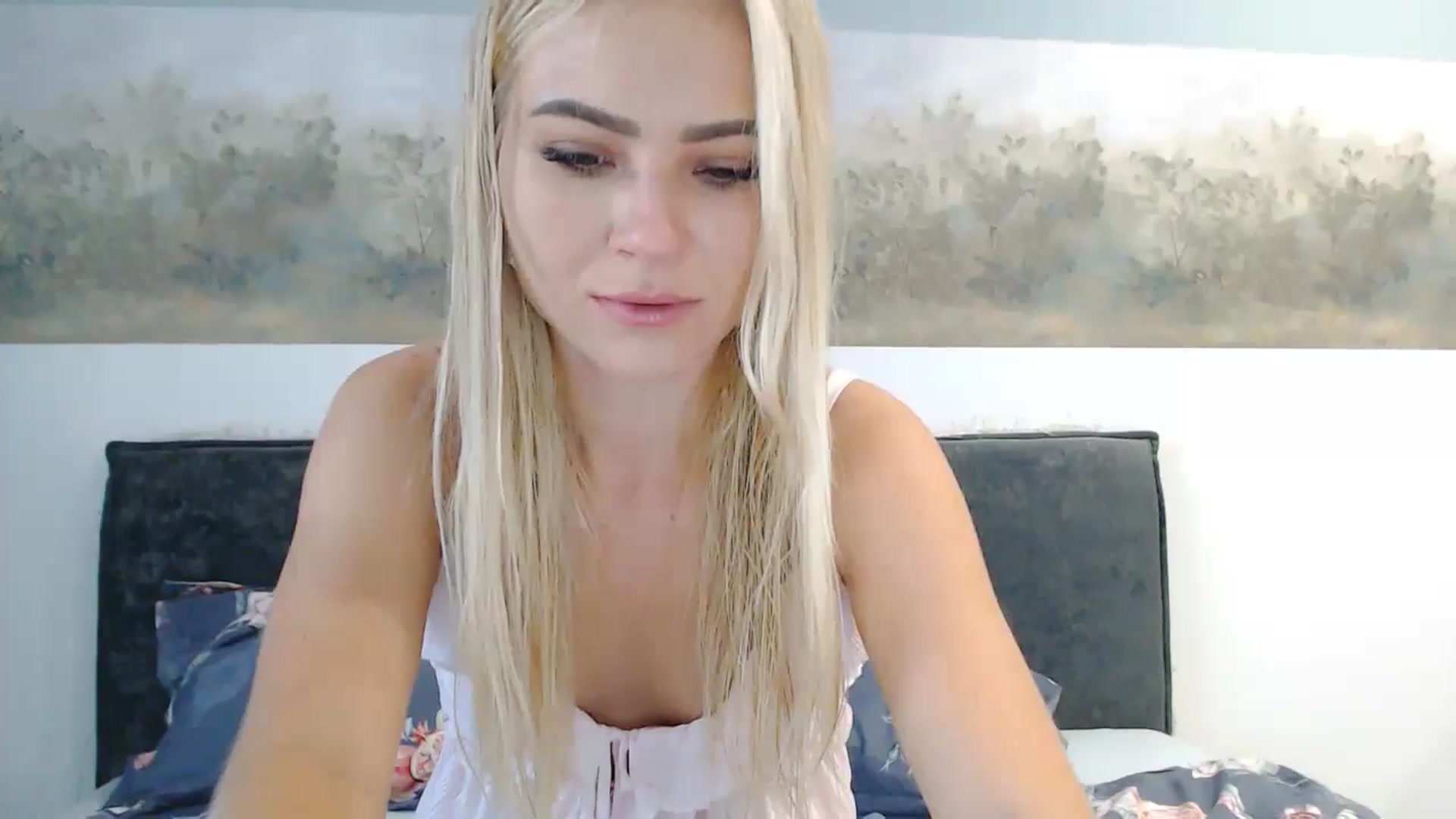 Gallery image thumbnail from fiancee's myfreecams stream on, 09/12/2024, 03:52 image 15 of 20