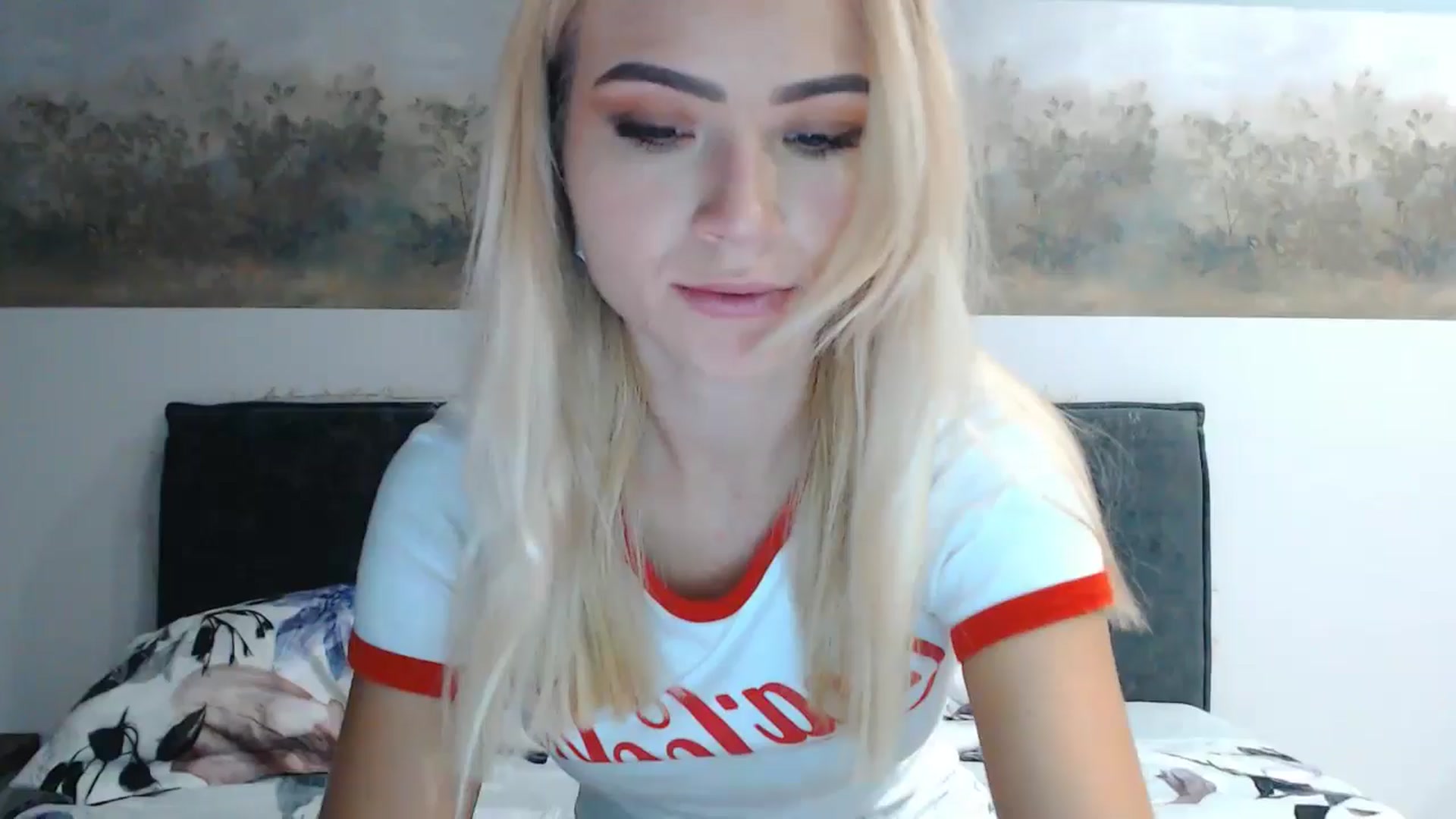 Gallery image thumbnail from fiancee's myfreecams stream on, 09/23/2024, 24:00 image 1 of 20