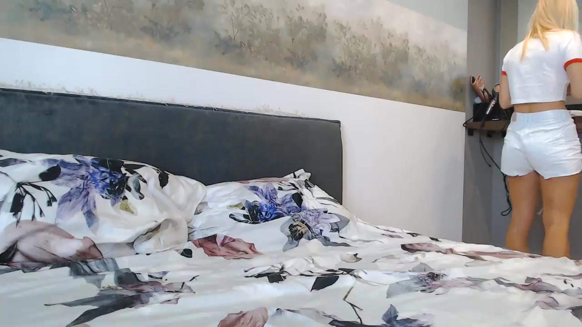 Gallery image thumbnail from fiancee's myfreecams stream on, 09/24/2024, 05:03 image 9 of 20