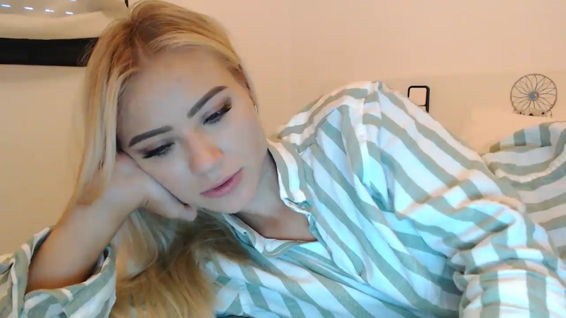 Gallery image thumbnail from fiancee's myfreecams stream on, 10/05/2024, 06:40 image 8 of 20