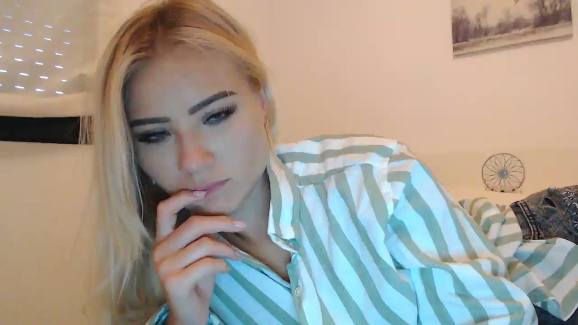 Gallery image thumbnail from fiancee's myfreecams stream on, 10/05/2024, 06:40 image 12 of 20