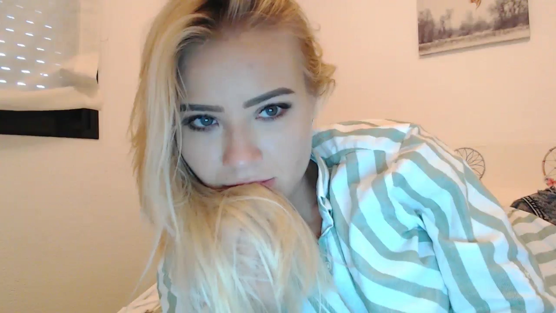 Gallery image thumbnail from fiancee's myfreecams stream on, 10/05/2024, 06:40 image 17 of 20