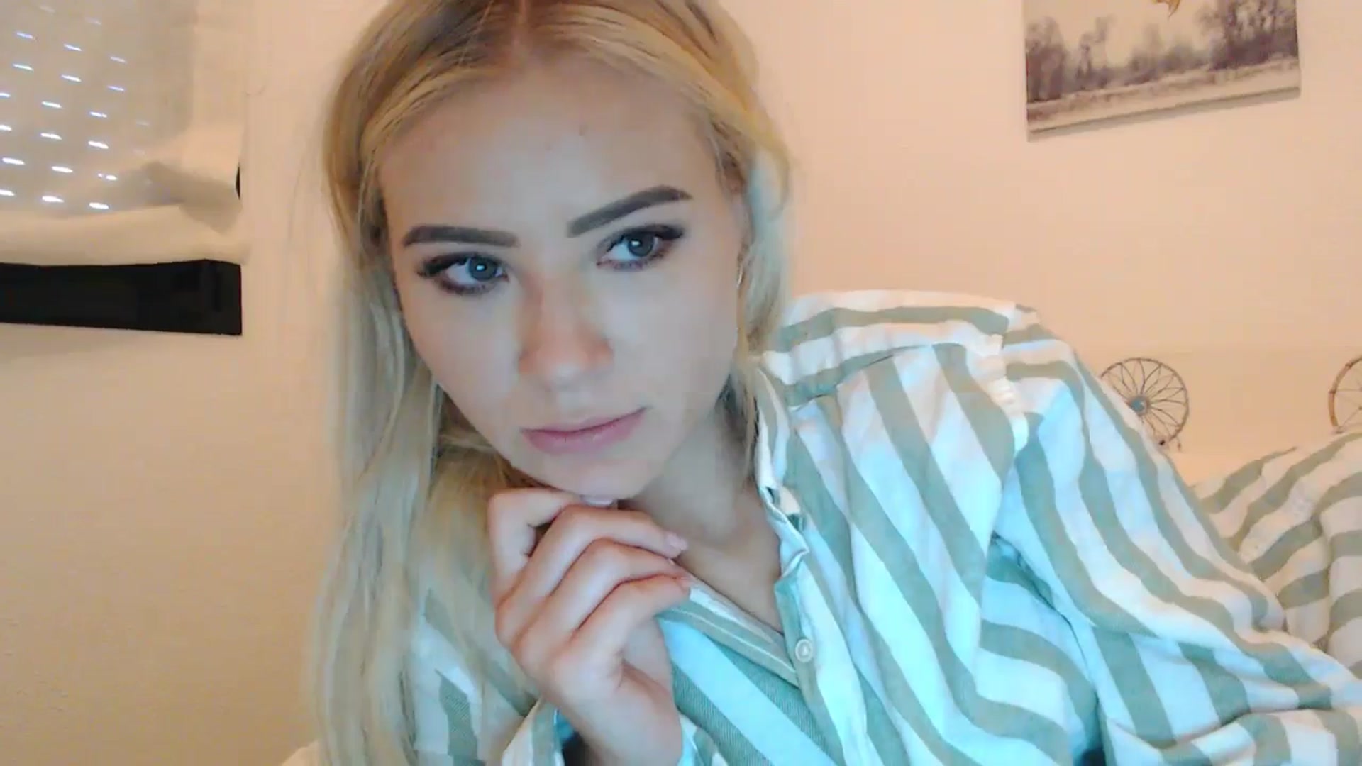 Gallery image thumbnail from fiancee's myfreecams stream on, 10/05/2024, 06:40 image 13 of 20