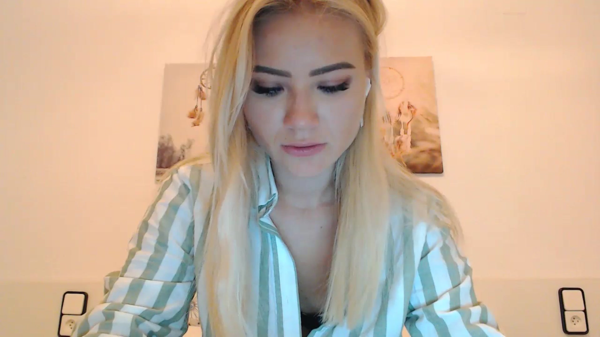 Gallery image thumbnail from fiancee's myfreecams stream on, 10/05/2024, 06:40 image 2 of 20