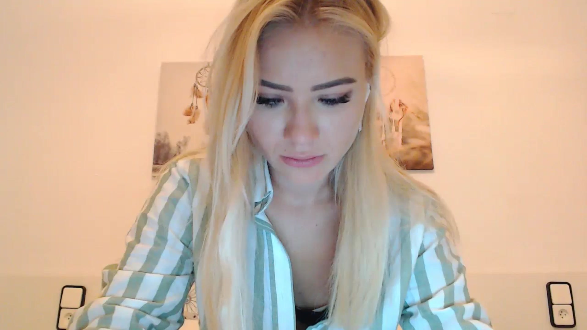 Gallery image thumbnail from fiancee's myfreecams stream on, 10/05/2024, 06:40 image 3 of 20