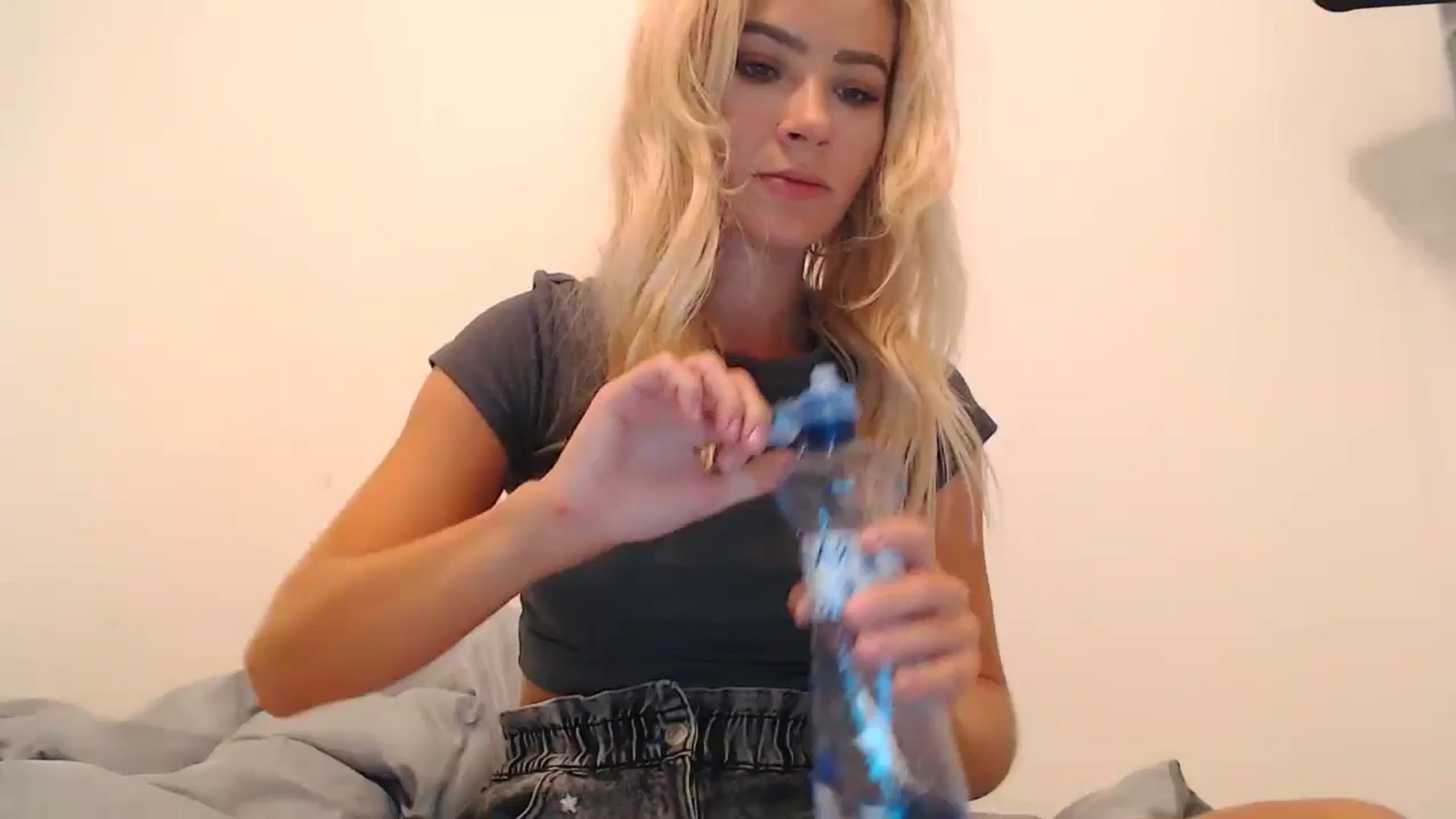 Gallery image thumbnail from fiancee's myfreecams stream on, 10/18/2024, 23:02 image 3 of 20
