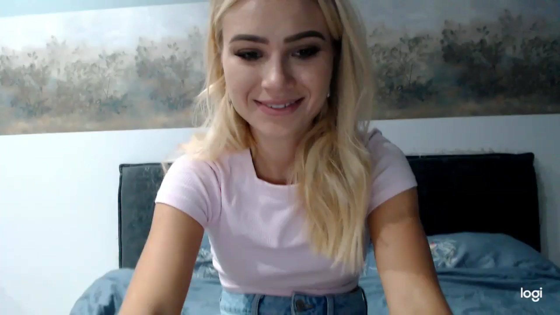 Gallery image thumbnail from fiancee's myfreecams stream on, 11/04/2024, 21:41 image 1 of 20