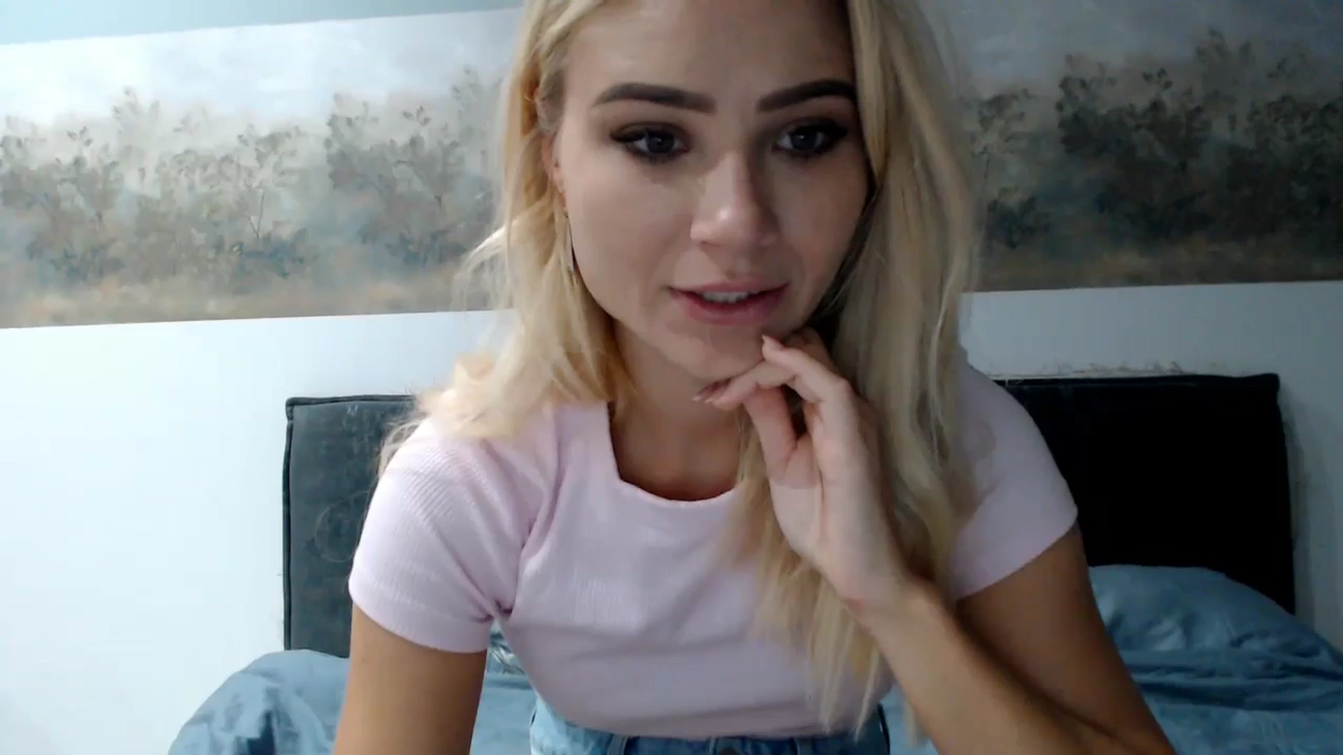 Gallery image thumbnail from fiancee's myfreecams stream on, 11/04/2024, 21:41 image 3 of 20