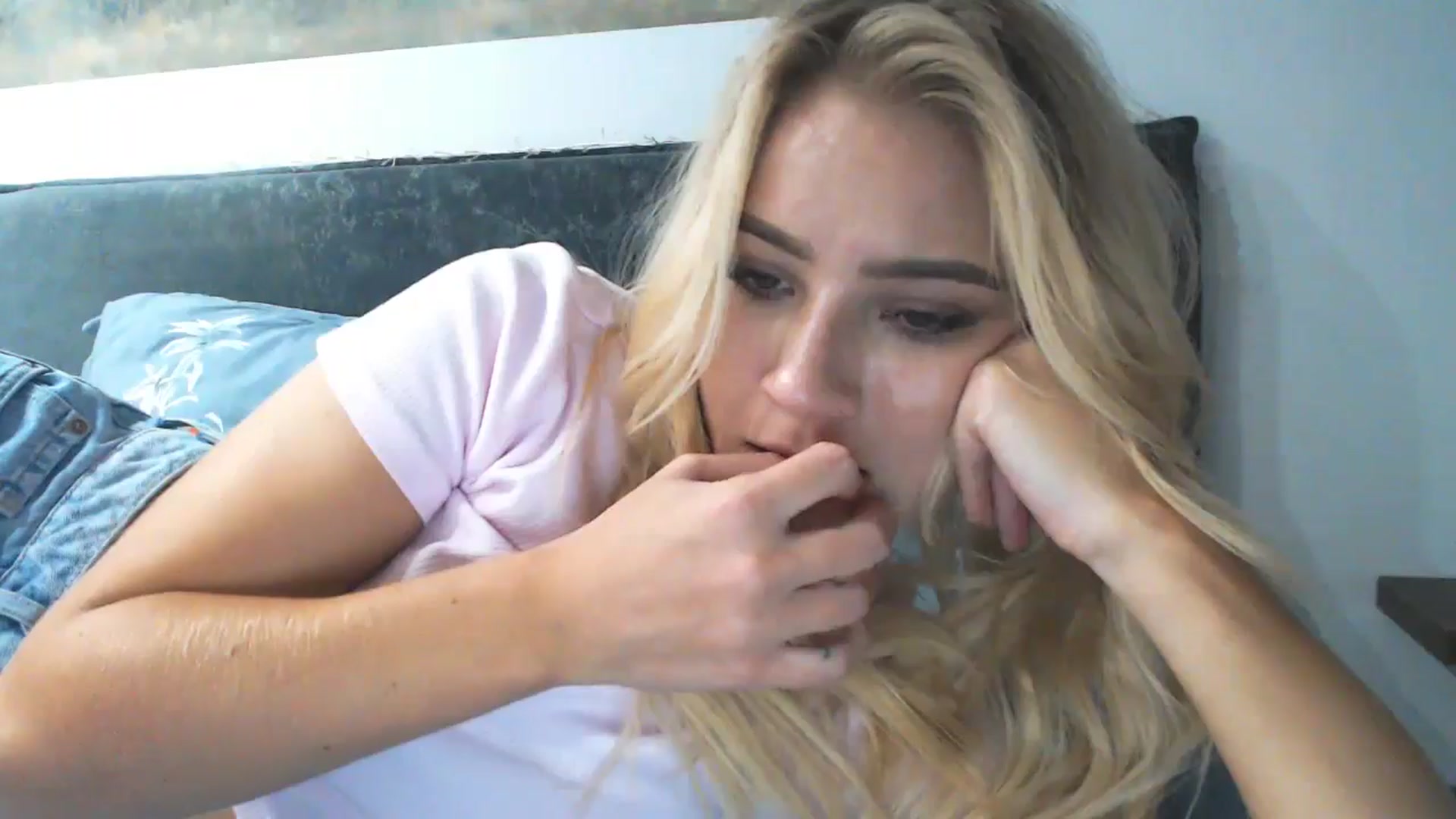 Gallery image thumbnail from fiancee's myfreecams stream on, 11/05/2024, 02:38 image 16 of 20