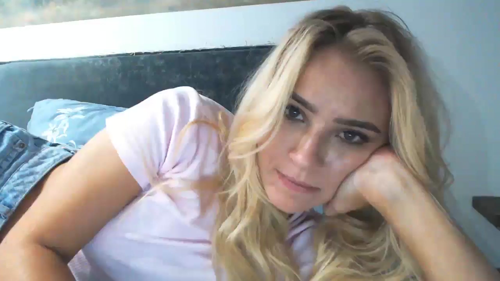 Gallery image thumbnail from fiancee's myfreecams stream on, 11/05/2024, 02:38 image 14 of 20