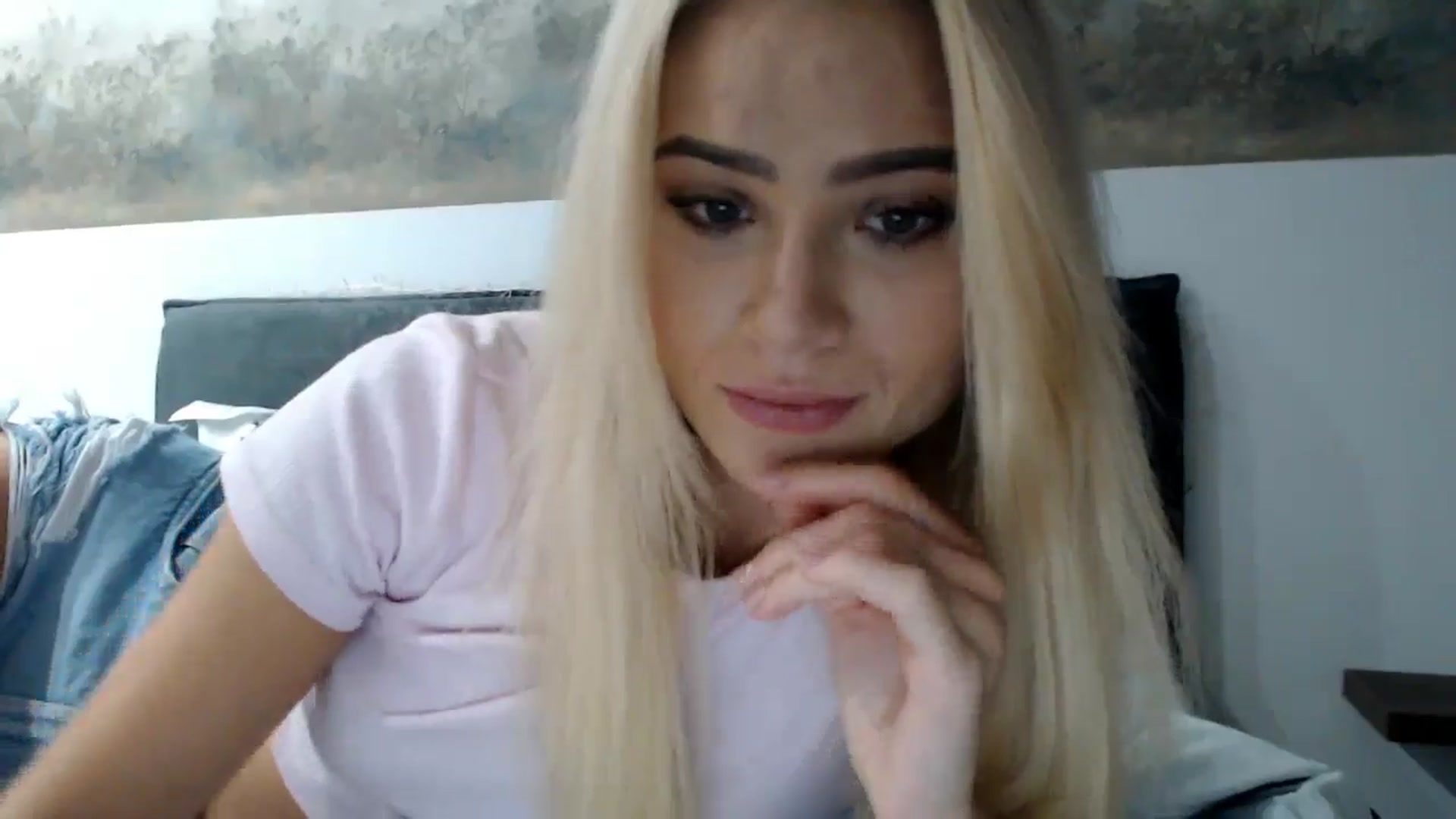 Gallery image thumbnail from fiancee's myfreecams stream on, 11/08/2024, 01:19 image 9 of 20