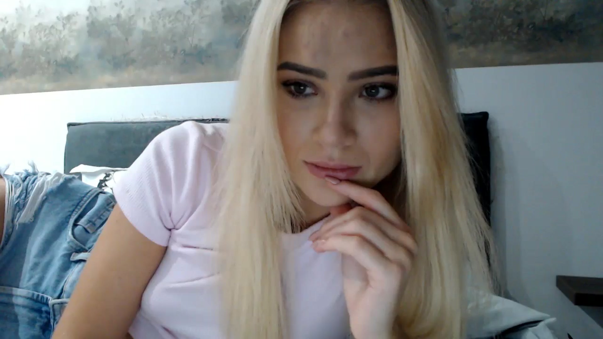 Gallery image thumbnail from fiancee's myfreecams stream on, 11/08/2024, 01:19 image 10 of 20