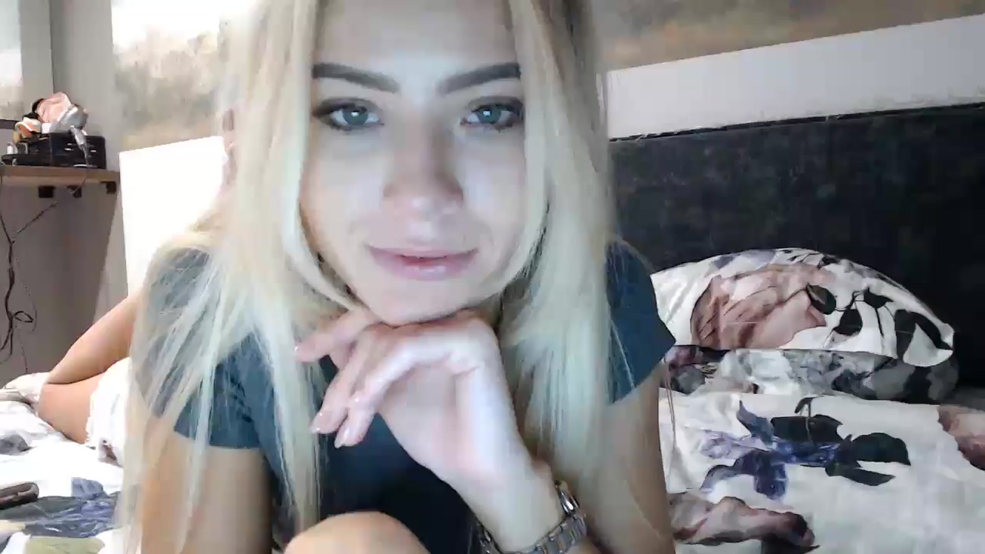 Gallery image thumbnail from fiancee's myfreecams stream on, 11/12/2024, 03:11 image 19 of 20