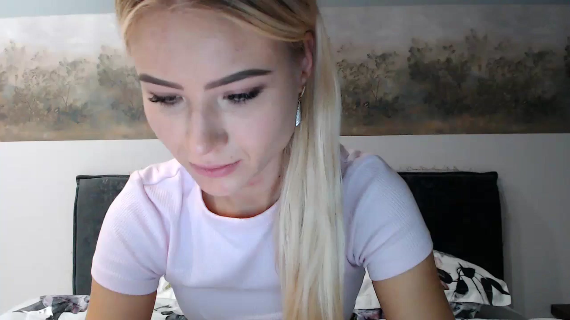 Gallery image thumbnail from fiancee's myfreecams stream on, 11/14/2024, 04:44 image 1 of 20