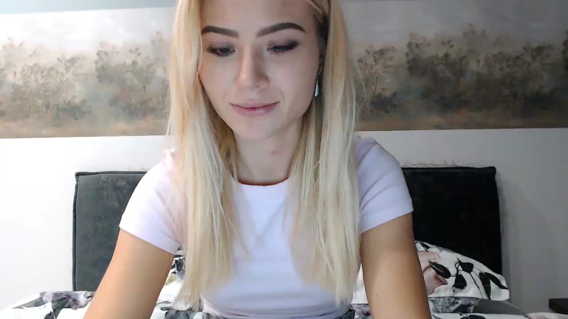 Gallery image thumbnail from fiancee's myfreecams stream on, 11/14/2024, 04:44 image 5 of 20