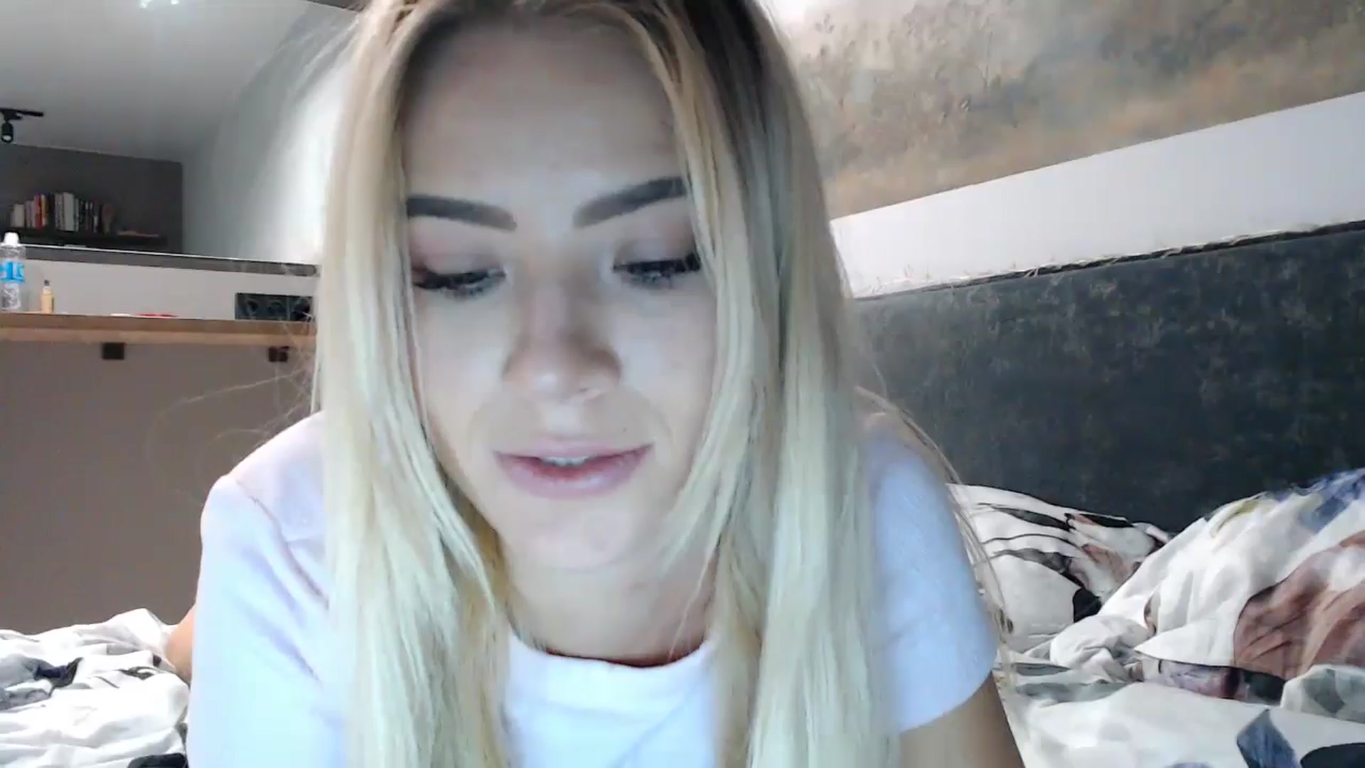 Gallery image thumbnail from fiancee's myfreecams stream on, 11/14/2024, 04:44 image 19 of 20