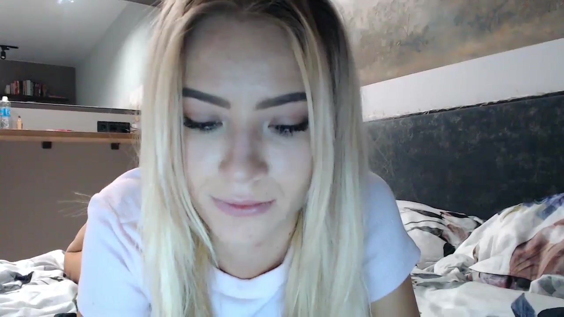 Gallery image thumbnail from fiancee's myfreecams stream on, 11/14/2024, 04:44 image 13 of 20