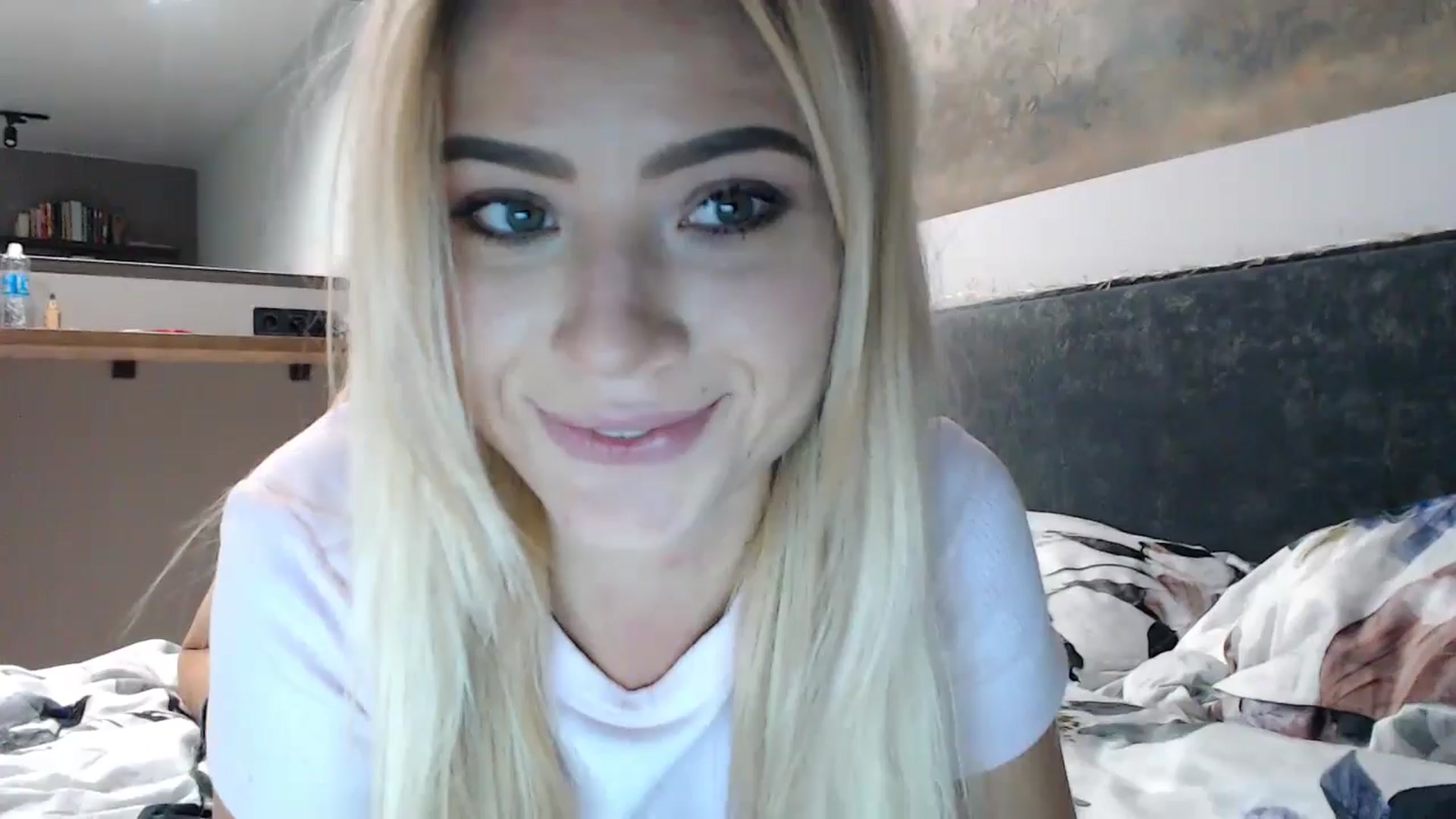 Gallery image thumbnail from fiancee's myfreecams stream on, 11/14/2024, 04:44 image 8 of 20