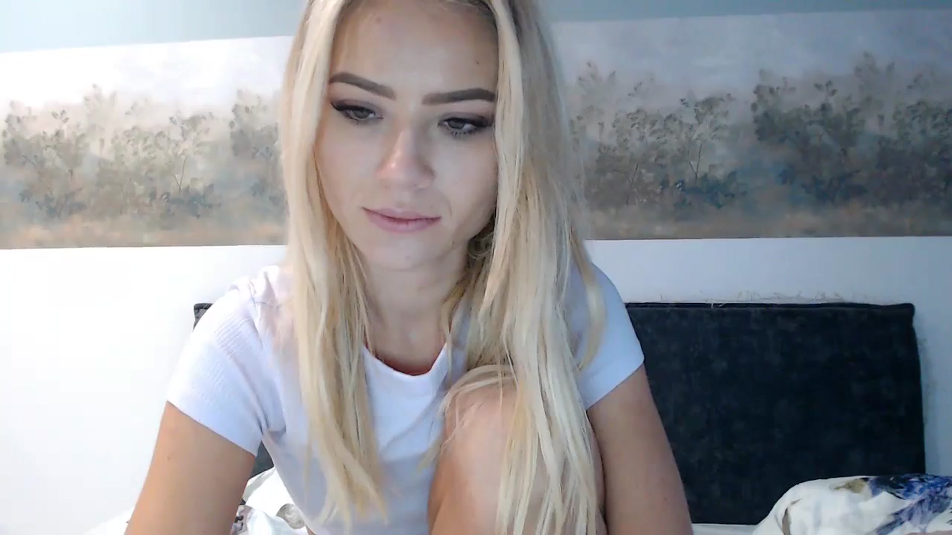 Gallery image thumbnail from fiancee's myfreecams stream on, 11/15/2024, 05:12 image 10 of 20