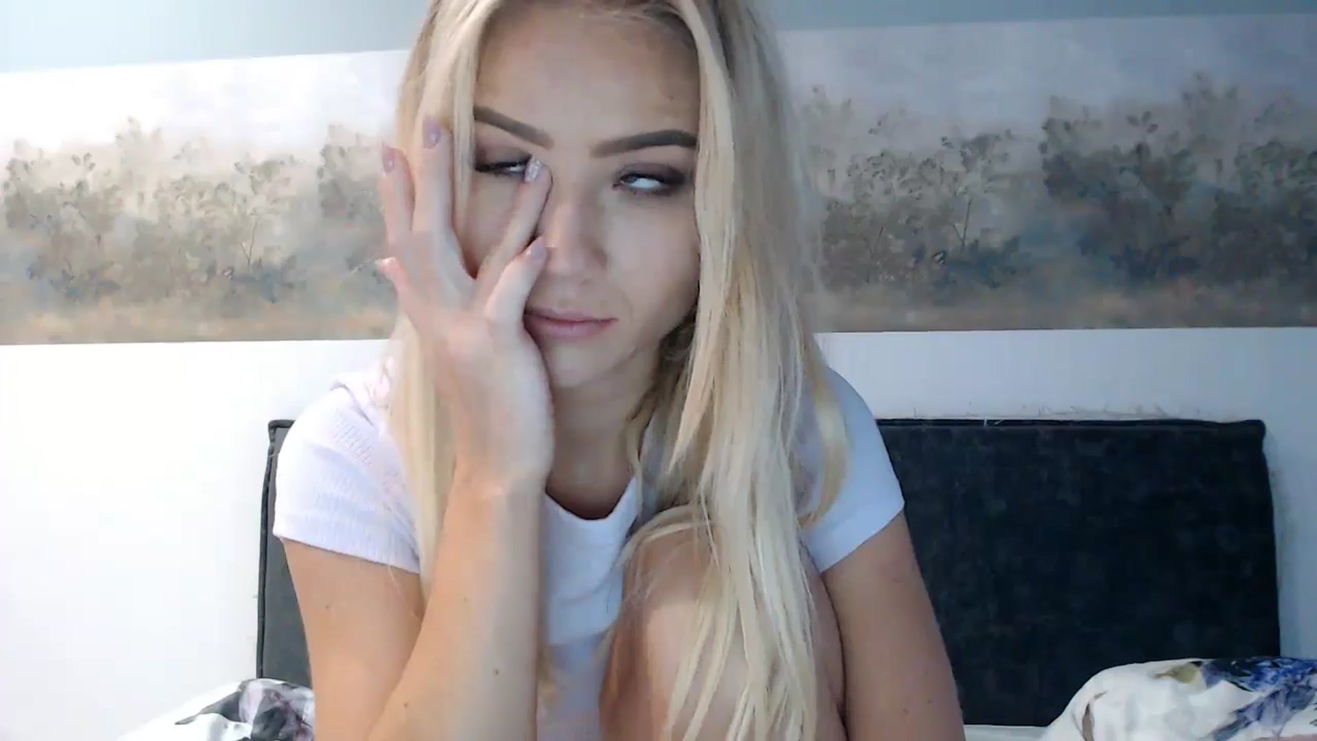 Gallery image thumbnail from fiancee's myfreecams stream on, 11/15/2024, 05:12 image 9 of 20