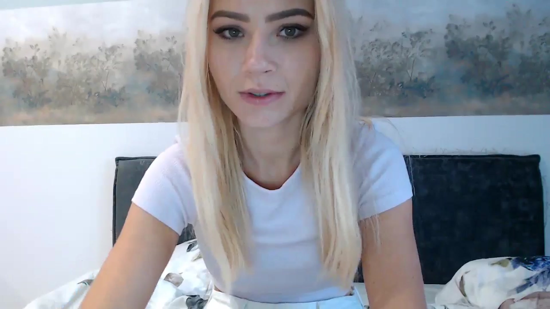Gallery image thumbnail from fiancee's myfreecams stream on, 11/15/2024, 05:54 image 2 of 20
