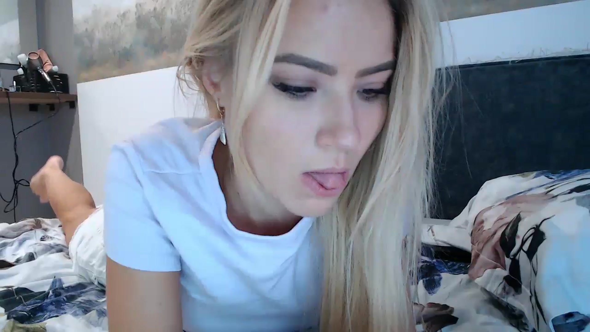 Gallery image thumbnail from fiancee's myfreecams stream on, 11/15/2024, 05:54 image 19 of 20