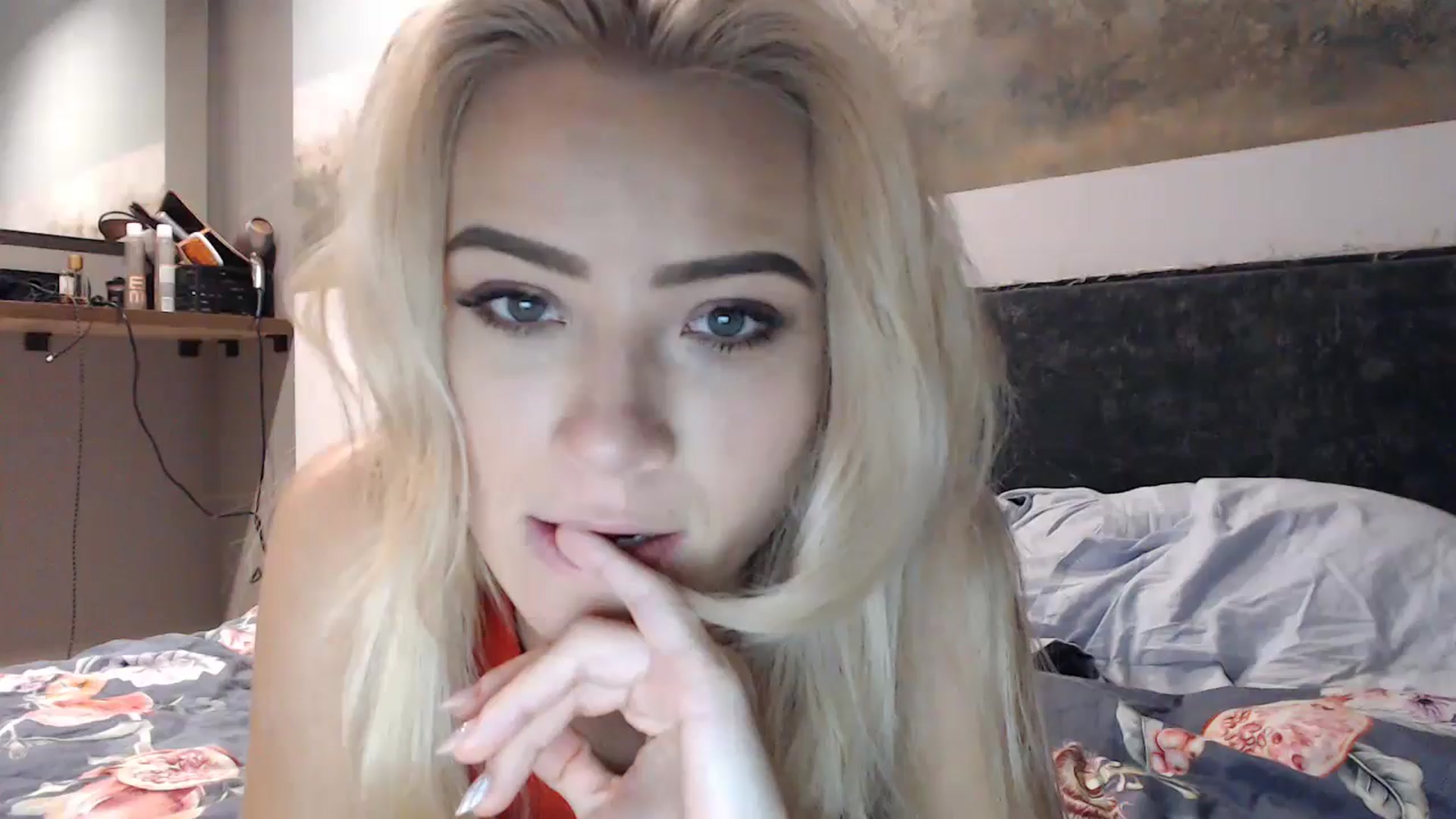 Gallery image thumbnail from fiancee's myfreecams stream on, 12/03/2024, 03:15 image 14 of 20