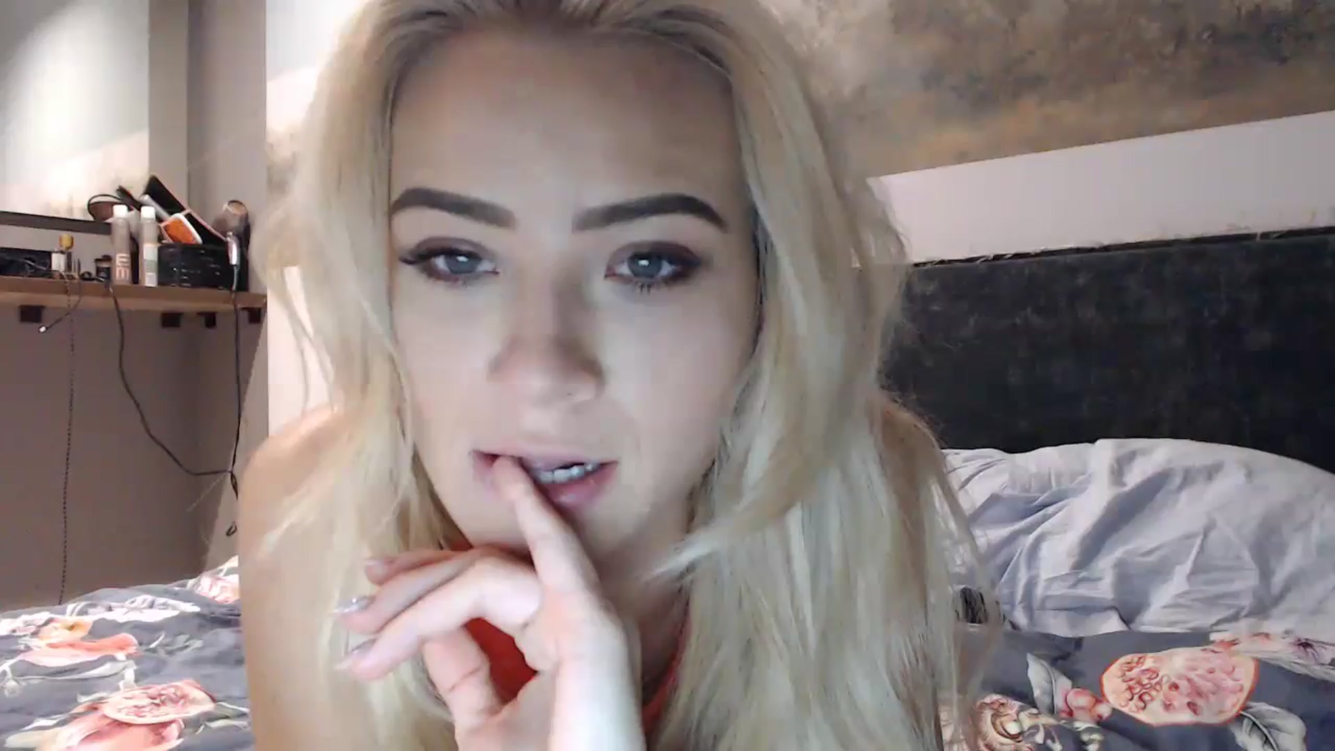 Gallery image thumbnail from fiancee's myfreecams stream on, 12/03/2024, 03:15 image 17 of 20