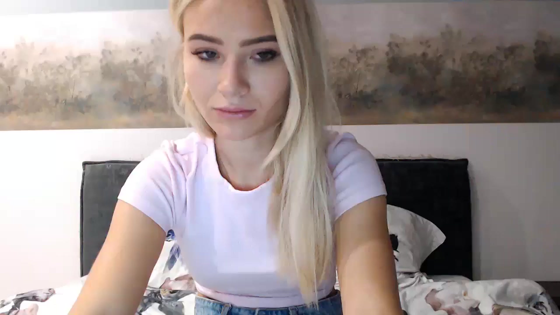 Gallery image thumbnail from fiancee's myfreecams stream on, 12/10/2024, 03:48 image 7 of 20