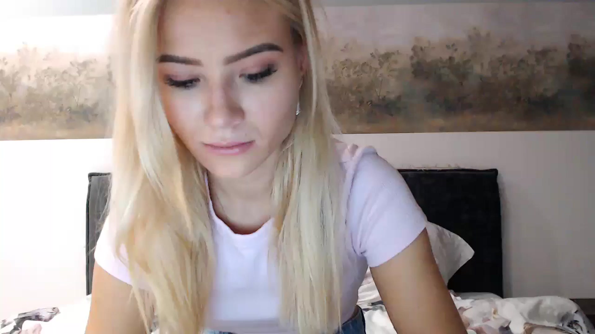 Gallery image thumbnail from fiancee's myfreecams stream on, 12/10/2024, 03:48 image 20 of 20