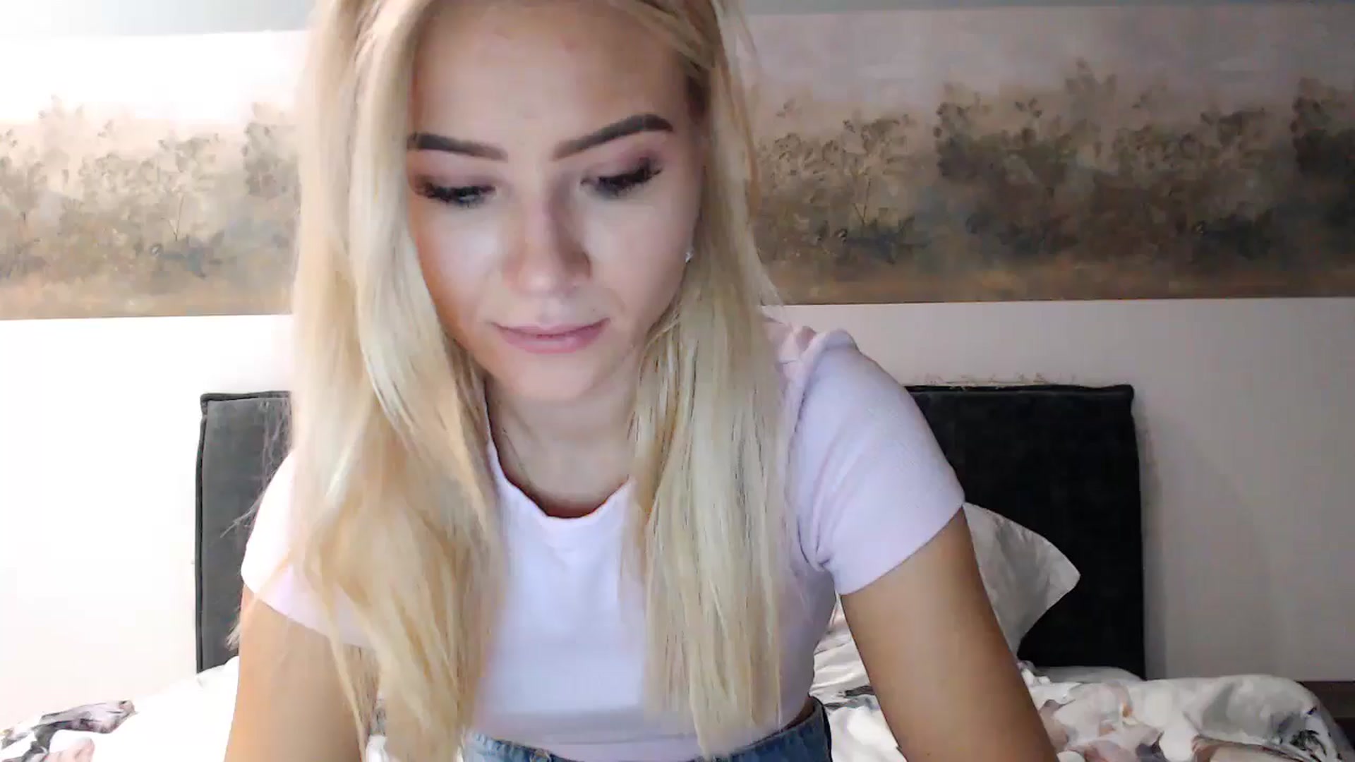 Gallery image thumbnail from fiancee's myfreecams stream on, 12/10/2024, 03:48 image 13 of 20