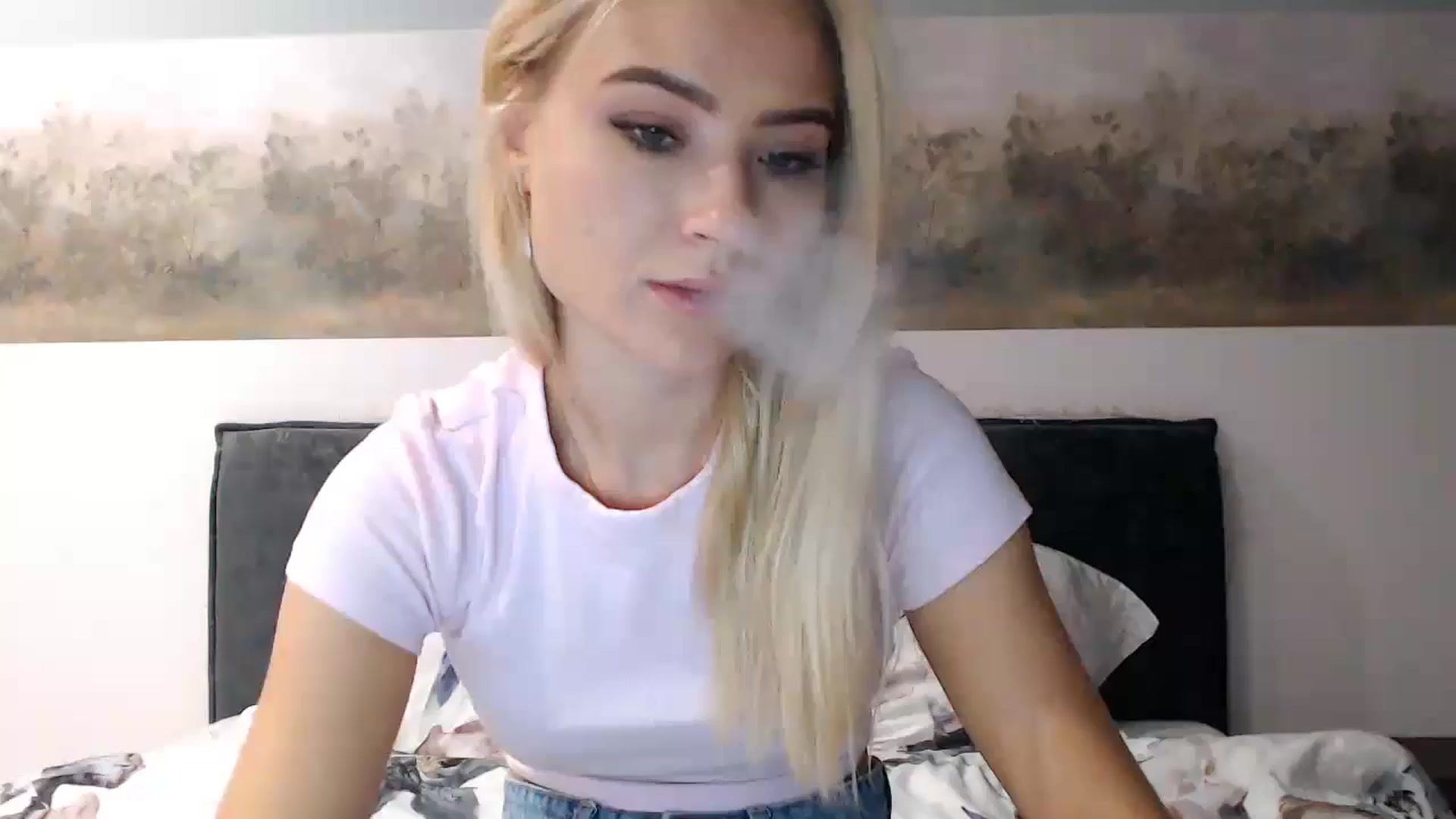 Gallery image thumbnail from fiancee's myfreecams stream on, 12/10/2024, 03:48 image 6 of 20