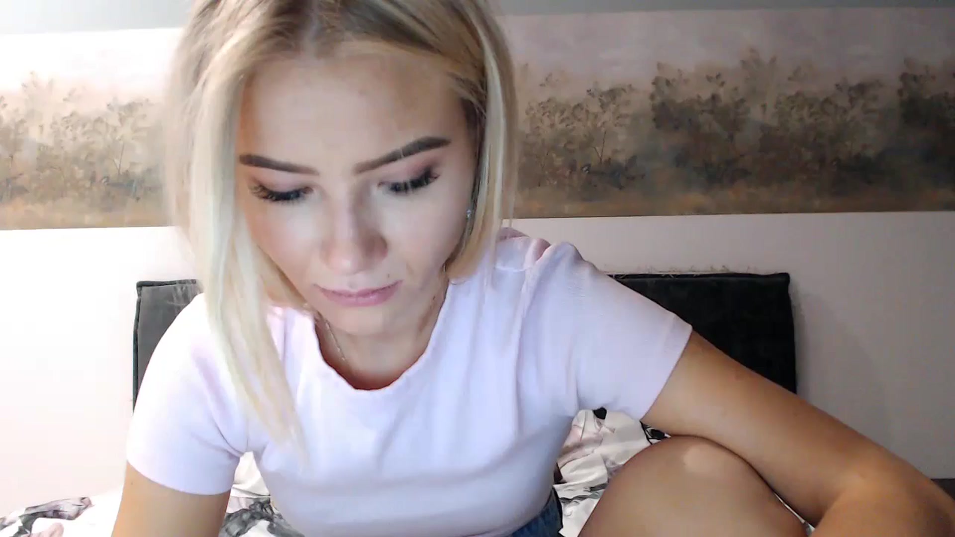 Gallery image thumbnail from fiancee's myfreecams stream on, 12/10/2024, 03:48 image 1 of 20