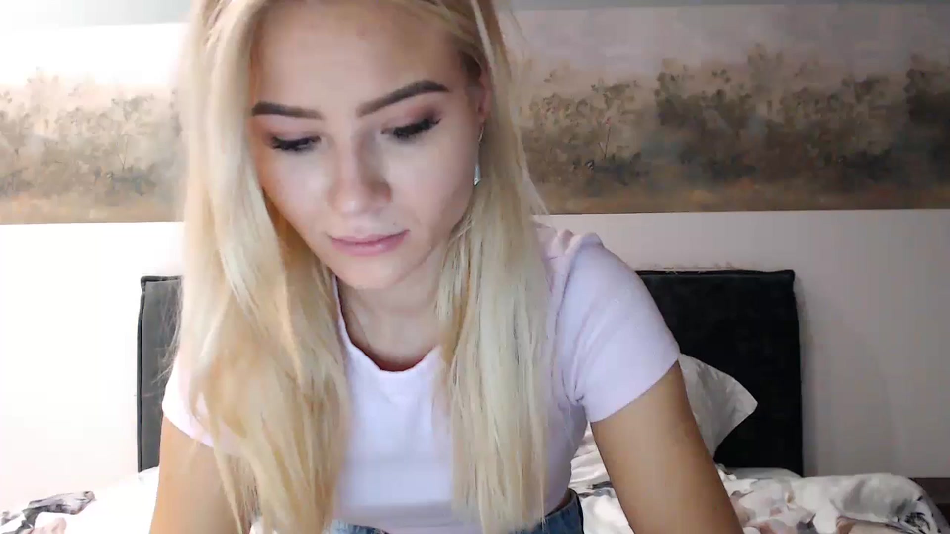 Gallery image thumbnail from fiancee's myfreecams stream on, 12/10/2024, 03:48 image 16 of 20