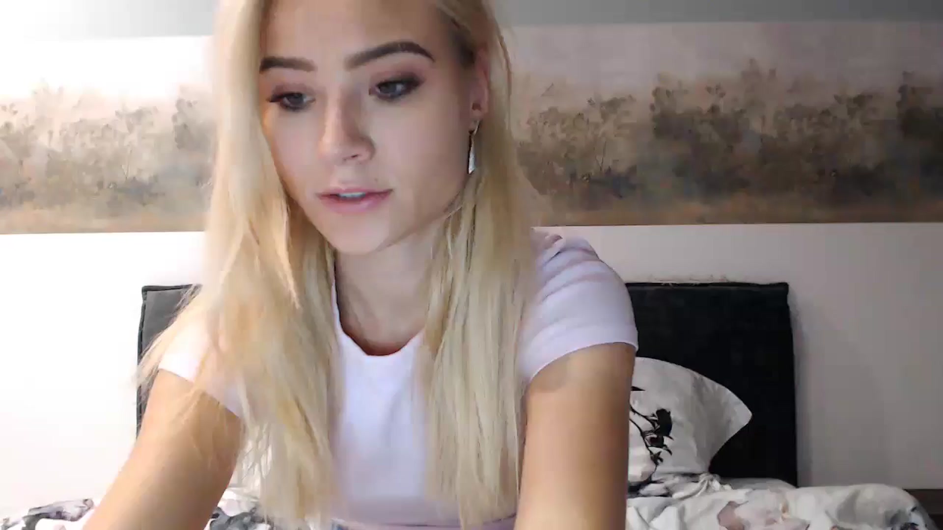 Gallery image thumbnail from fiancee's myfreecams stream on, 12/10/2024, 03:48 image 8 of 20