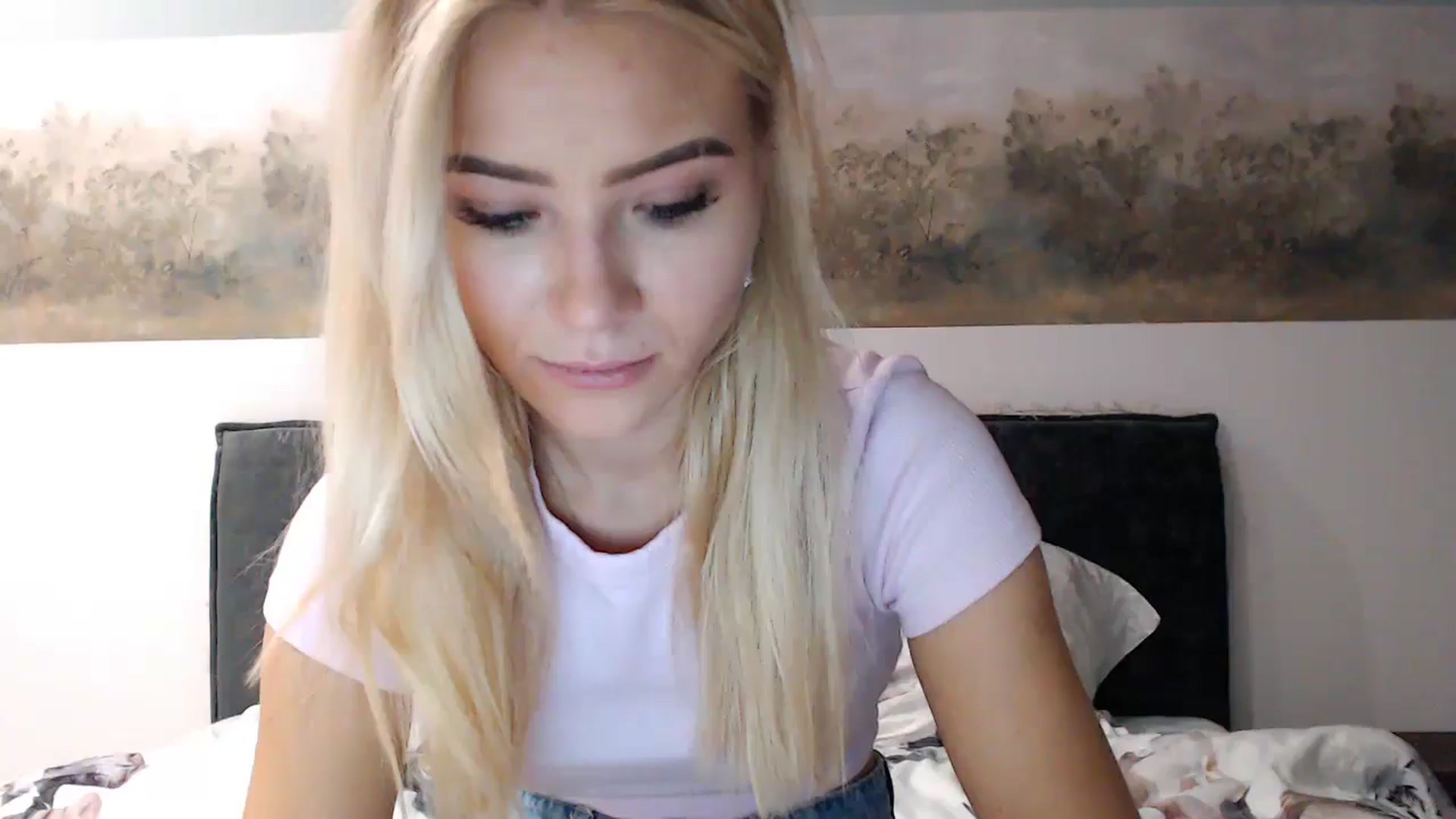Gallery image thumbnail from fiancee's myfreecams stream on, 12/10/2024, 03:48 image 12 of 20