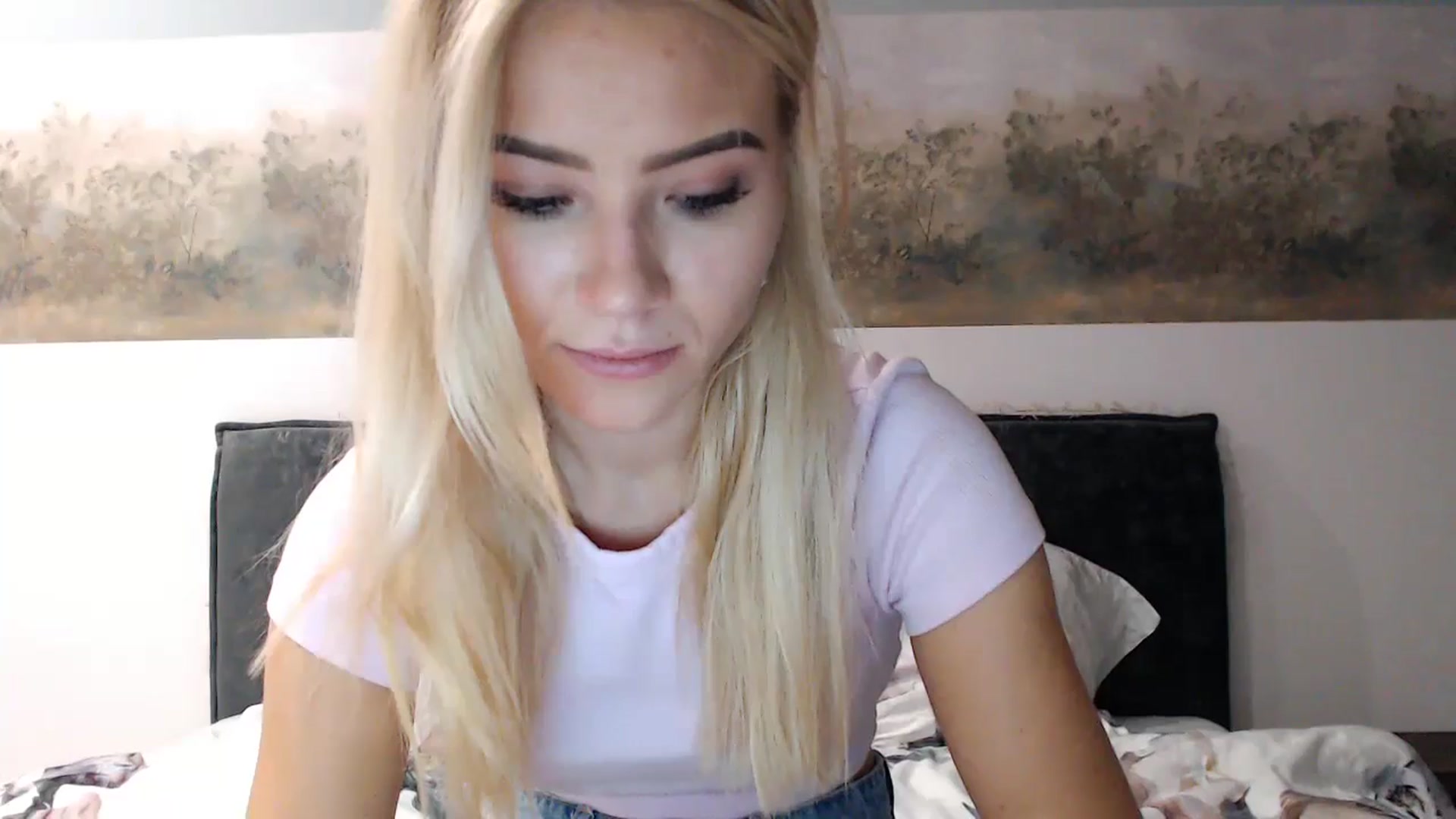 Gallery image thumbnail from fiancee's myfreecams stream on, 12/10/2024, 03:48 image 11 of 20