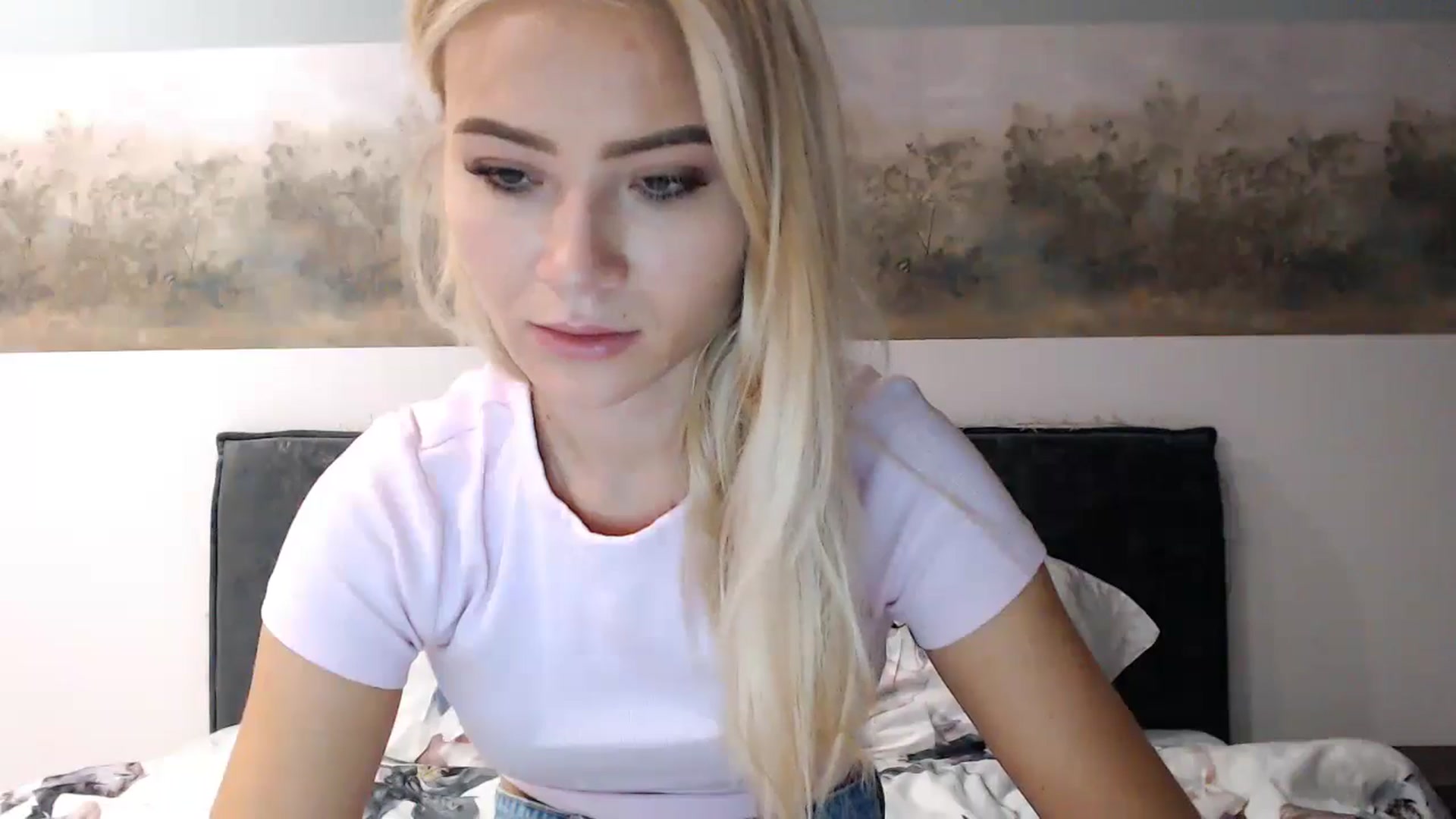 Gallery image thumbnail from fiancee's myfreecams stream on, 12/10/2024, 03:48 image 2 of 20