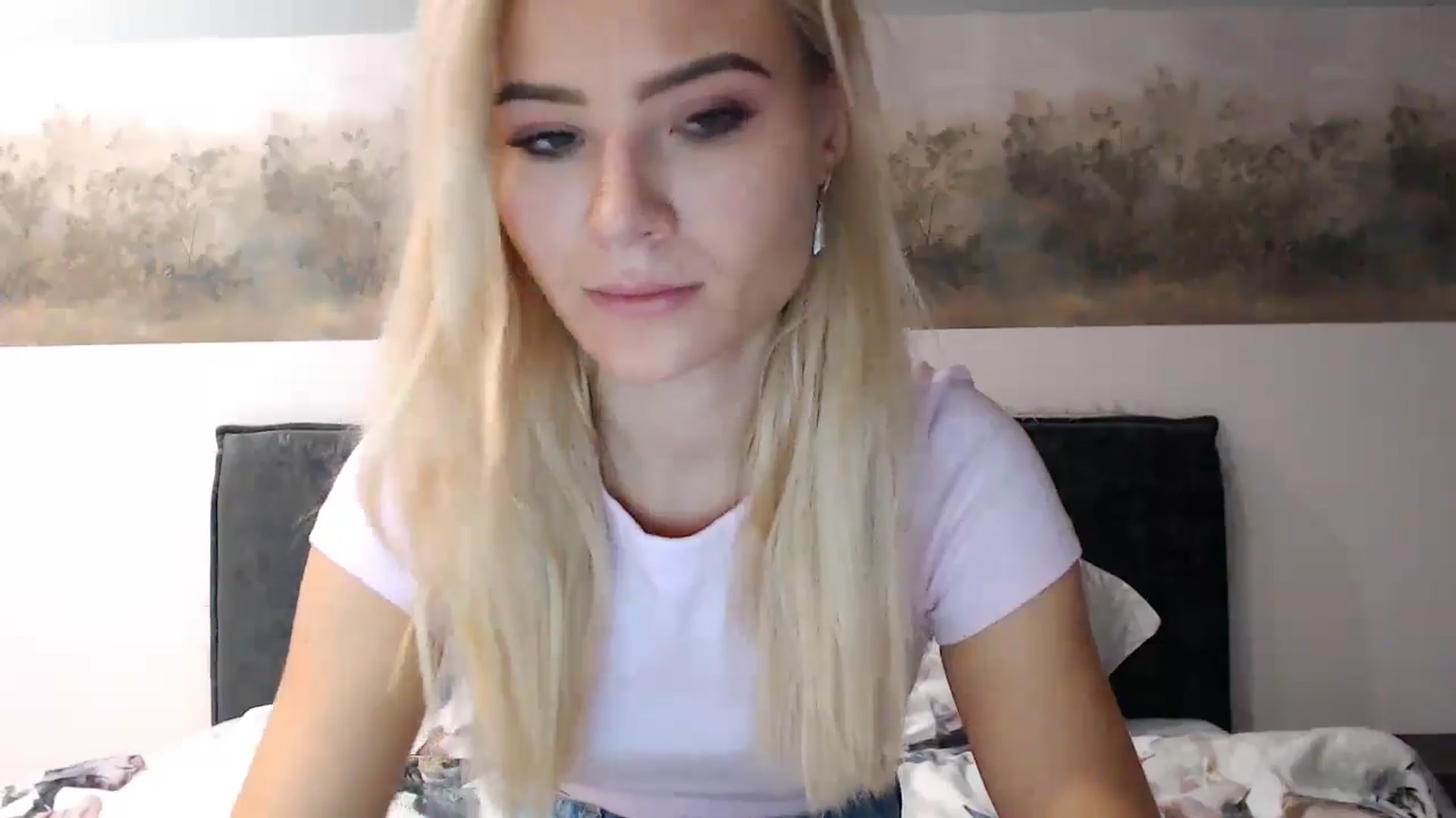 Gallery image thumbnail from fiancee's myfreecams stream on, 12/10/2024, 03:48 image 19 of 20