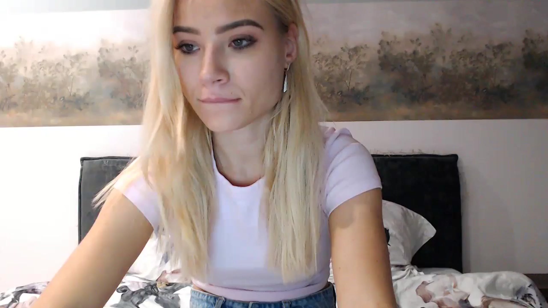 Gallery image thumbnail from fiancee's myfreecams stream on, 12/10/2024, 03:48 image 9 of 20
