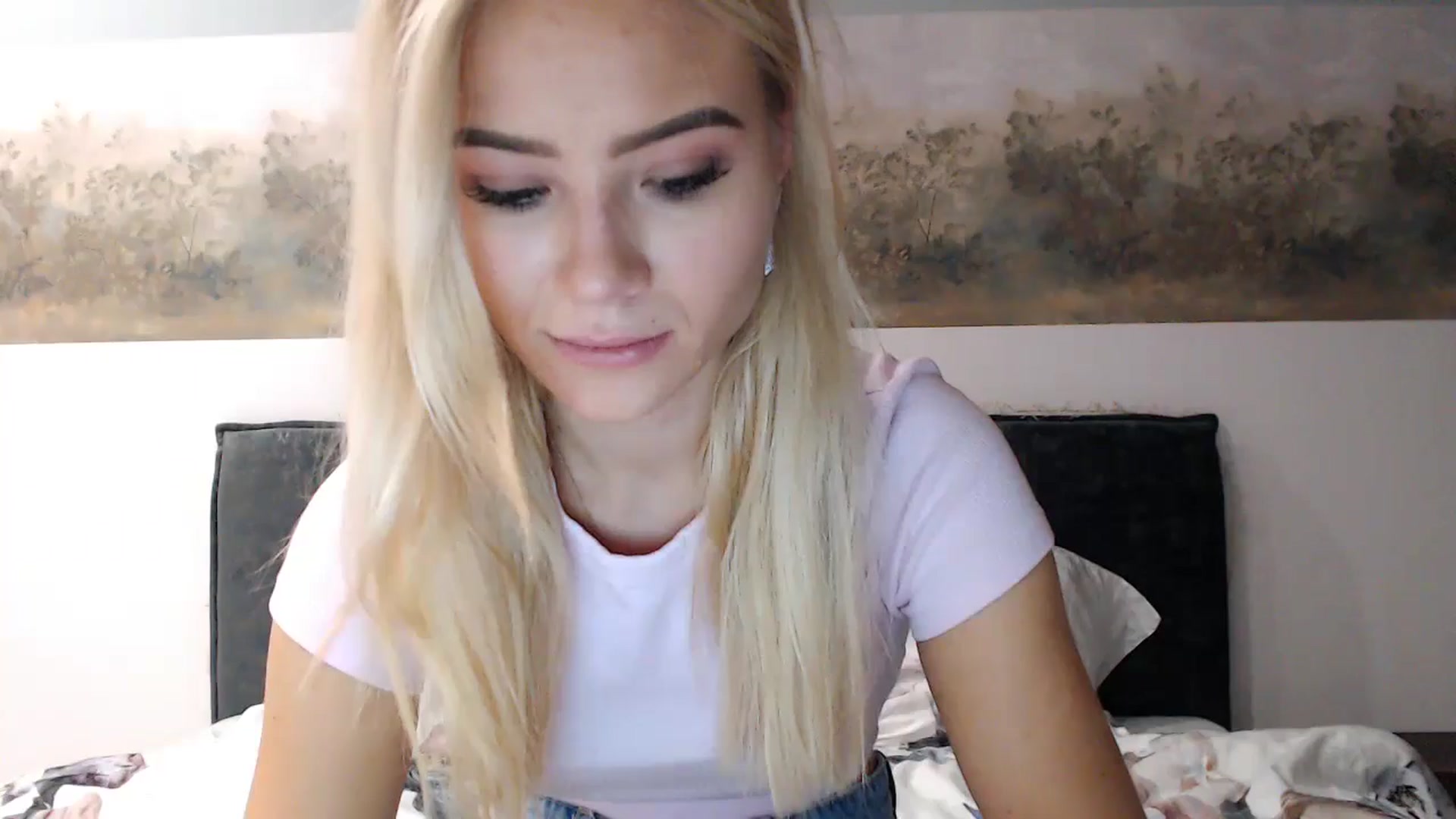 Gallery image thumbnail from fiancee's myfreecams stream on, 12/10/2024, 03:48 image 14 of 20
