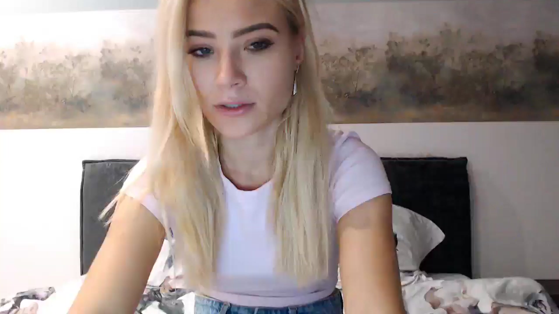 Gallery image thumbnail from fiancee's myfreecams stream on, 12/10/2024, 03:48 image 10 of 20
