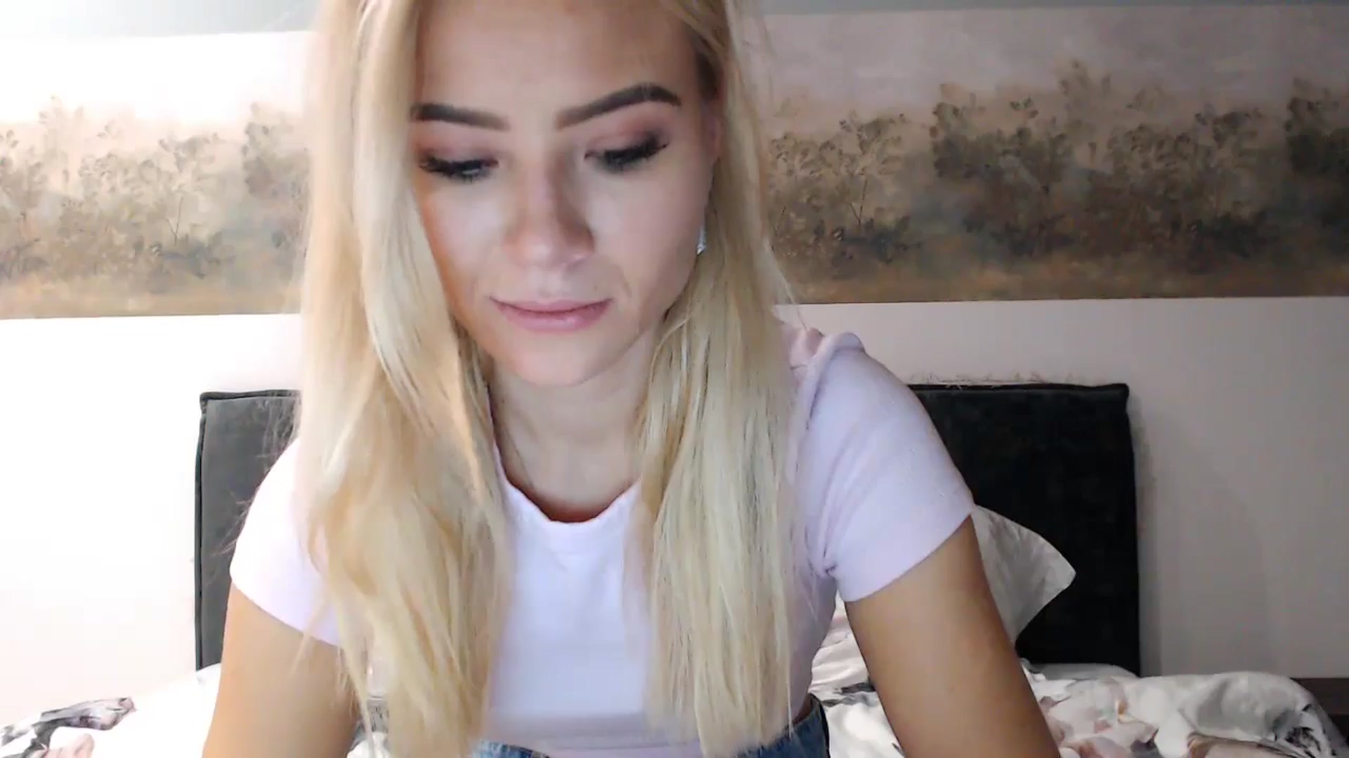 Gallery image thumbnail from fiancee's myfreecams stream on, 12/10/2024, 03:48 image 17 of 20
